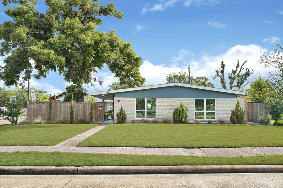 Property photo for 5234 Saxon Drive, Houston, TX