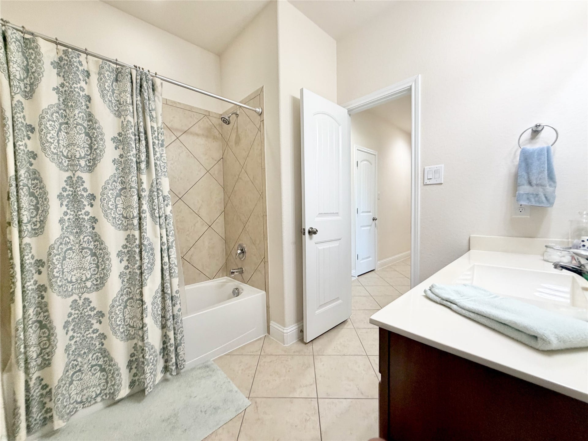 2285 Quiet Bluff Lane, League City, TX 77573 2285 Quiet Bluff Lane, League City, TX 77573