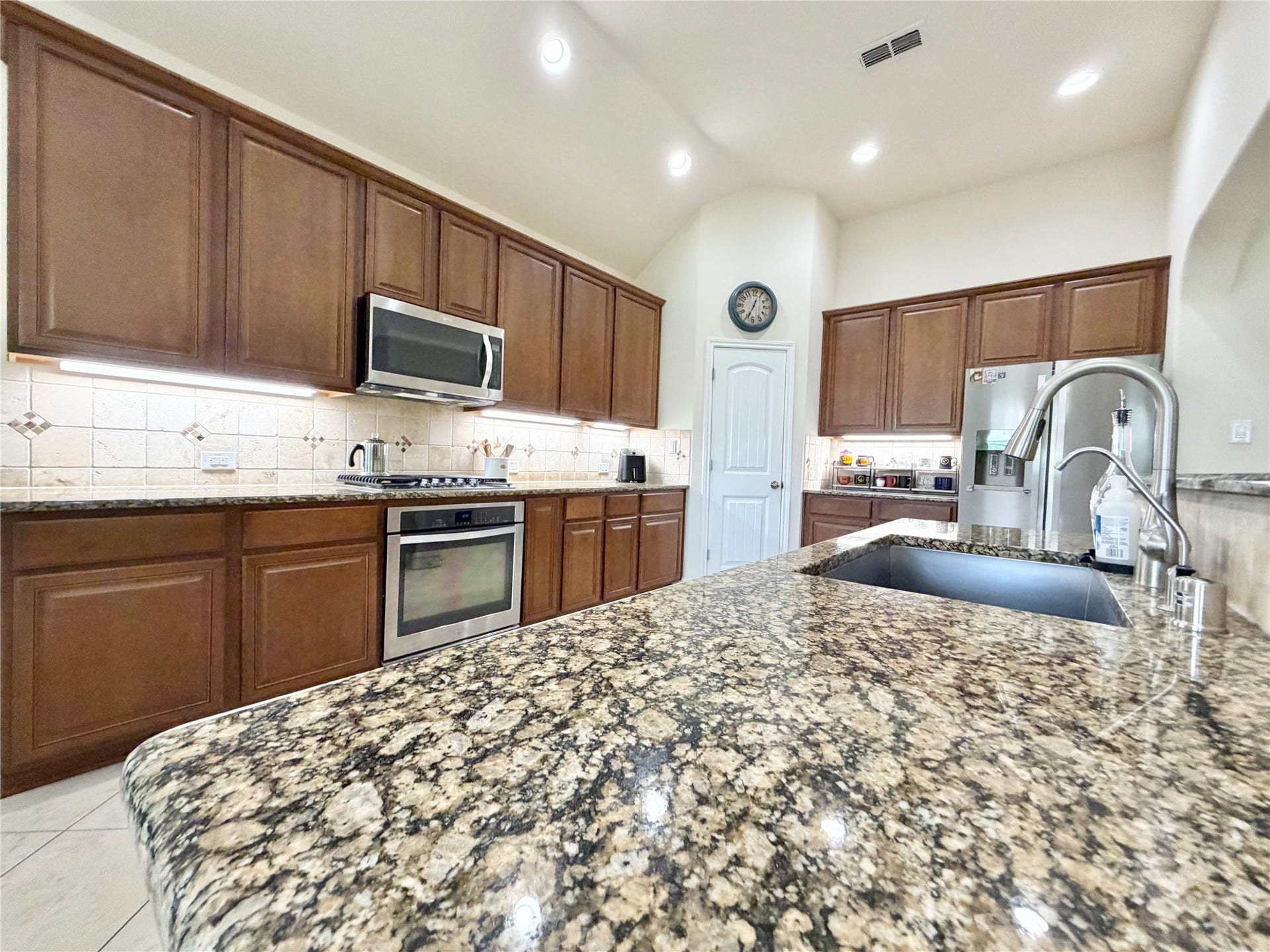 2285 Quiet Bluff Lane, League City, TX 77573 2285 Quiet Bluff Lane, League City, TX 77573