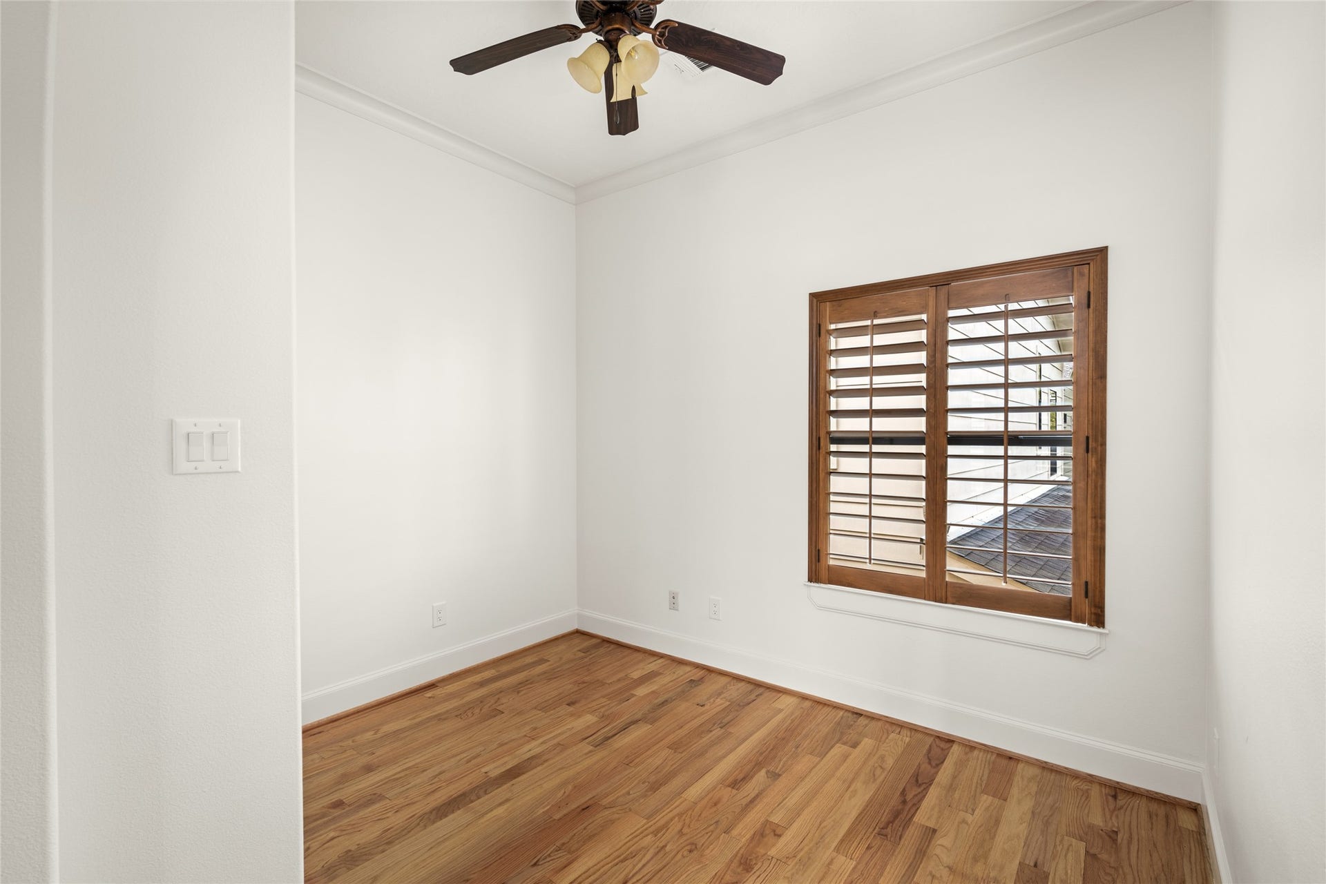 5218 Feagan Street, #D, Houston, TX 77007 Primary bedroom seating area/office.
