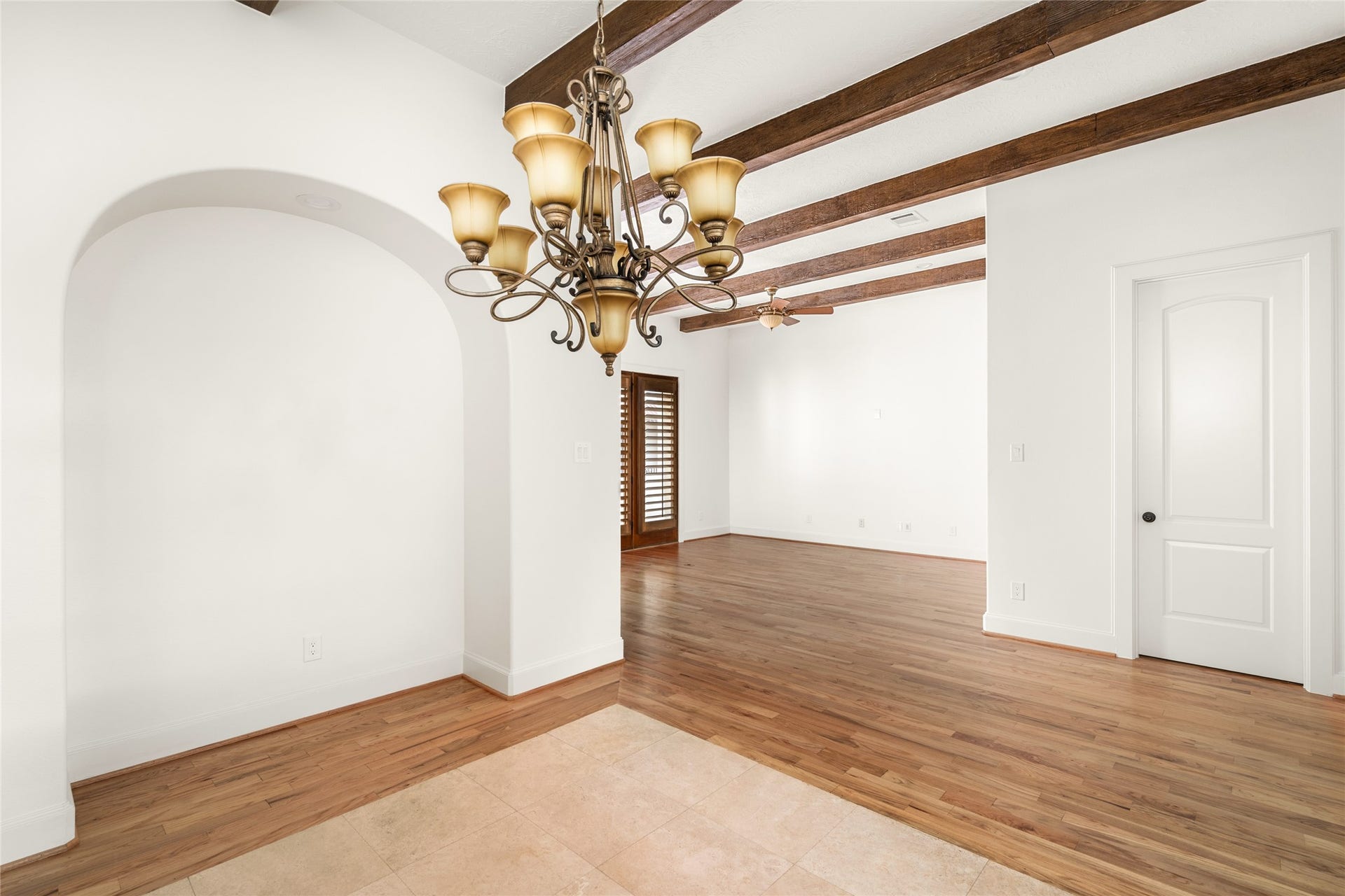 5218 Feagan Street, #D, Houston, TX 77007 Dining room has a decorative arched wall niche.