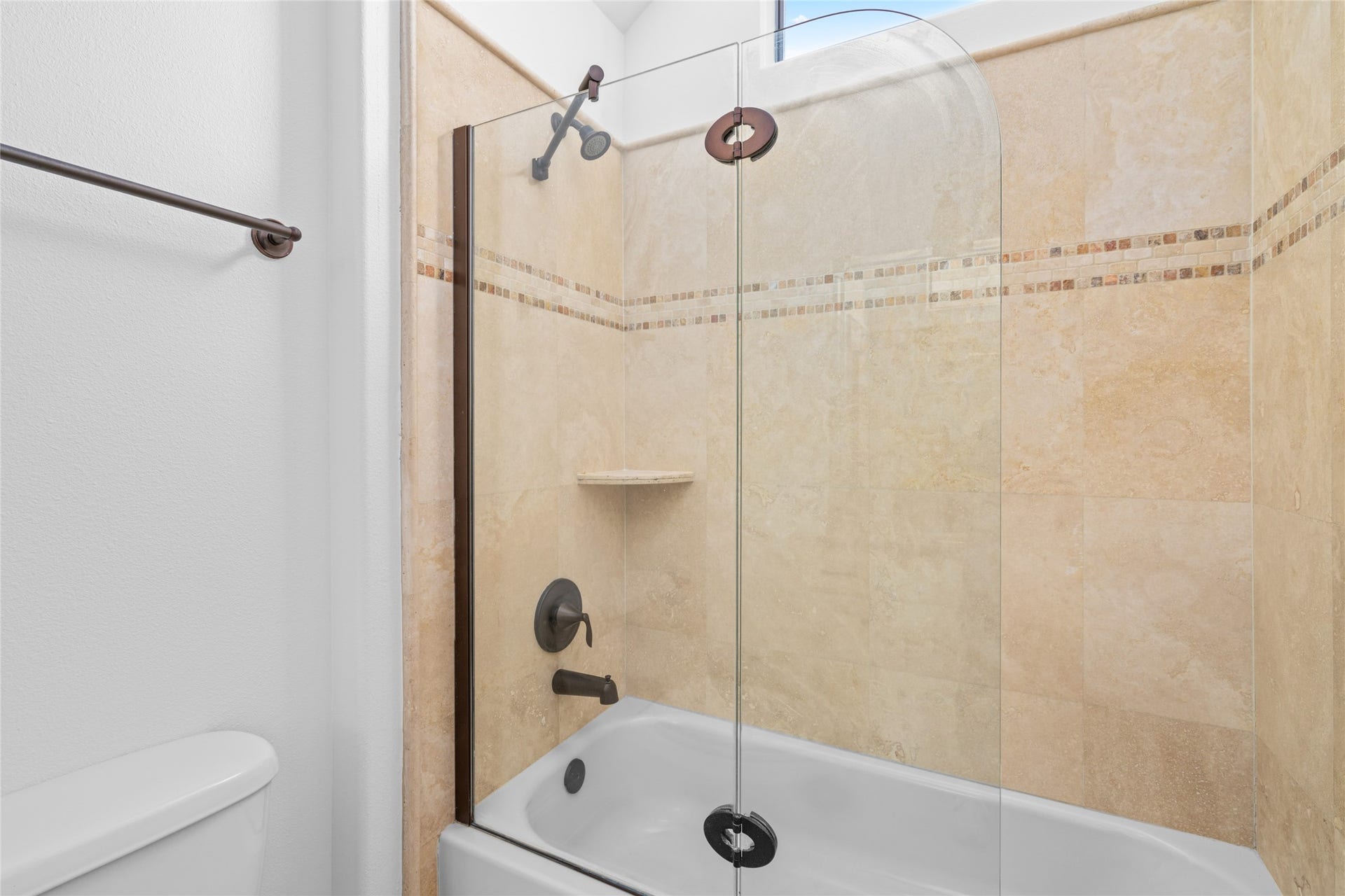 5218 Feagan Street, #D, Houston, TX 77007 First-floor full bathroom with shower/tub combo.