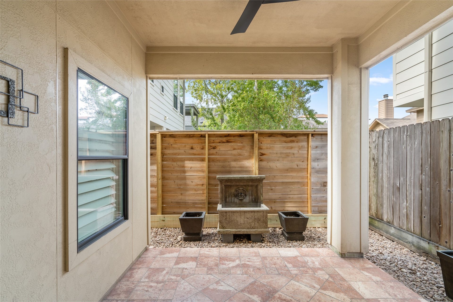 5218 Feagan Street, #D, Houston, TX 77007 First-floor backyard patio with a fountain.