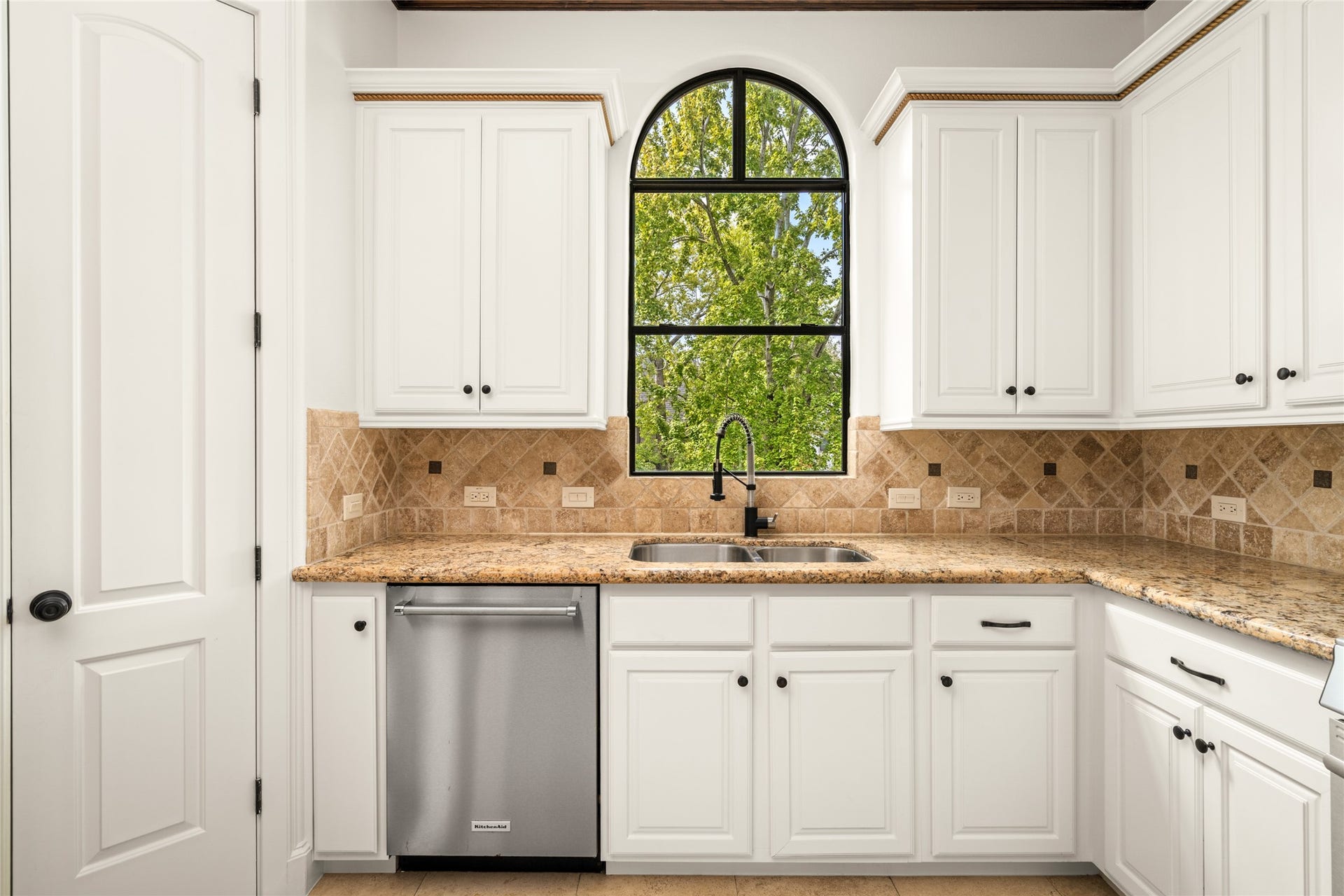5218 Feagan Street, #D, Houston, TX 77007 Stunning view of the nature visible through the custom kitchen window.