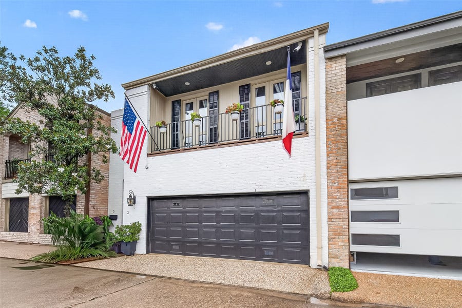 Property photo for 3 River Hollow Lane, Houston, TX