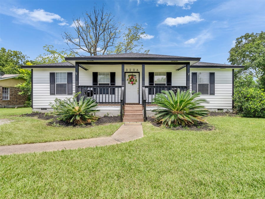 Property photo for 3206 Ridgefield Road, La Porte, TX
