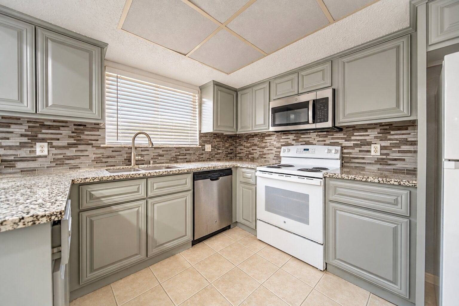 10550 Towneview Drive, Sugar Land, TX 77498 10550 Towneview Drive, Sugar Land, TX 77498