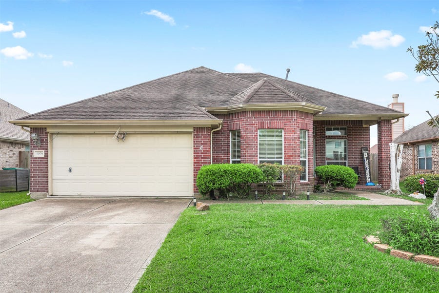 Property photo for 4906 Chase Stone Drive, Bacliff, TX