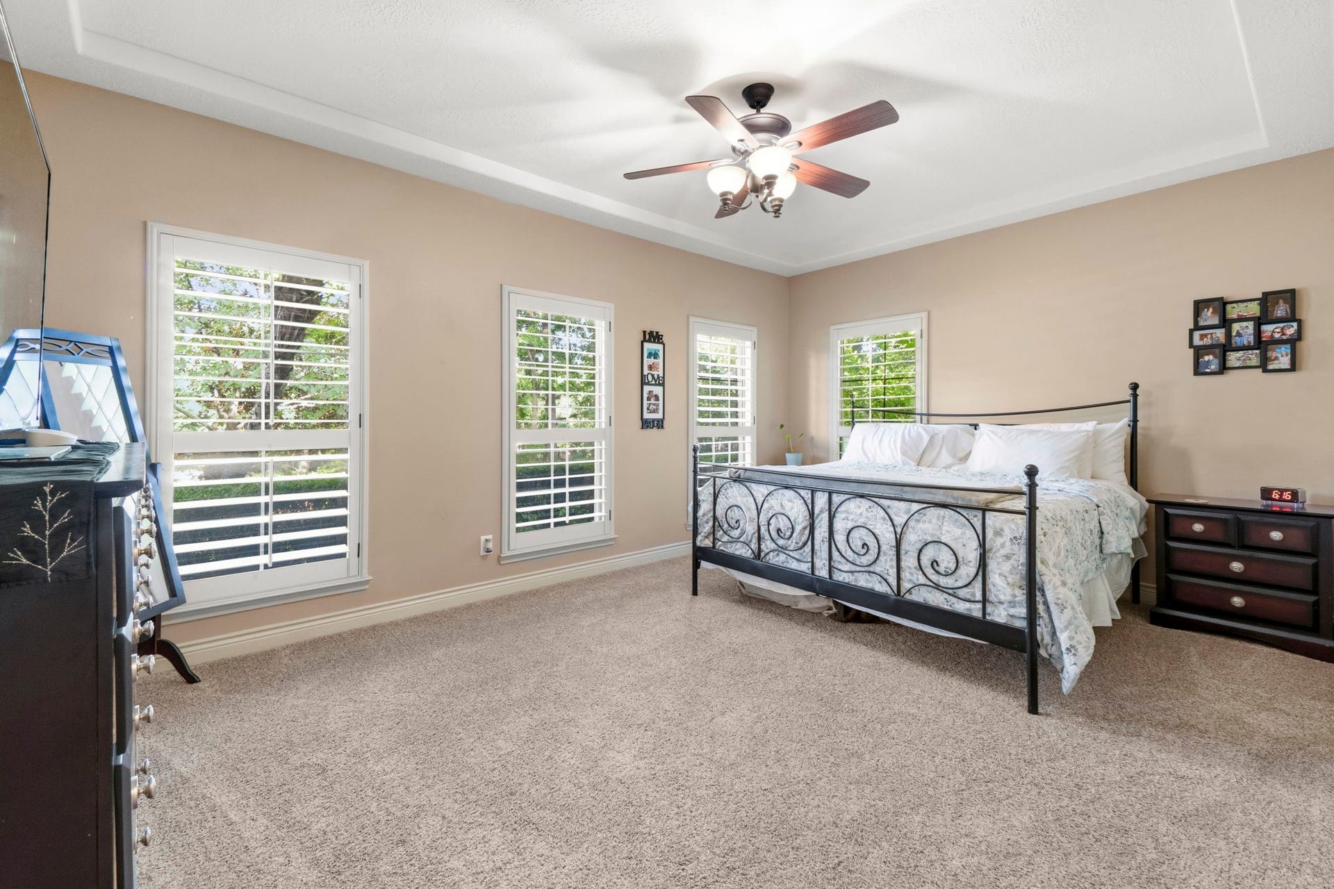 11612 Princess Ann Court, Montgomery, TX 77316 2nd primary suite downstairs.