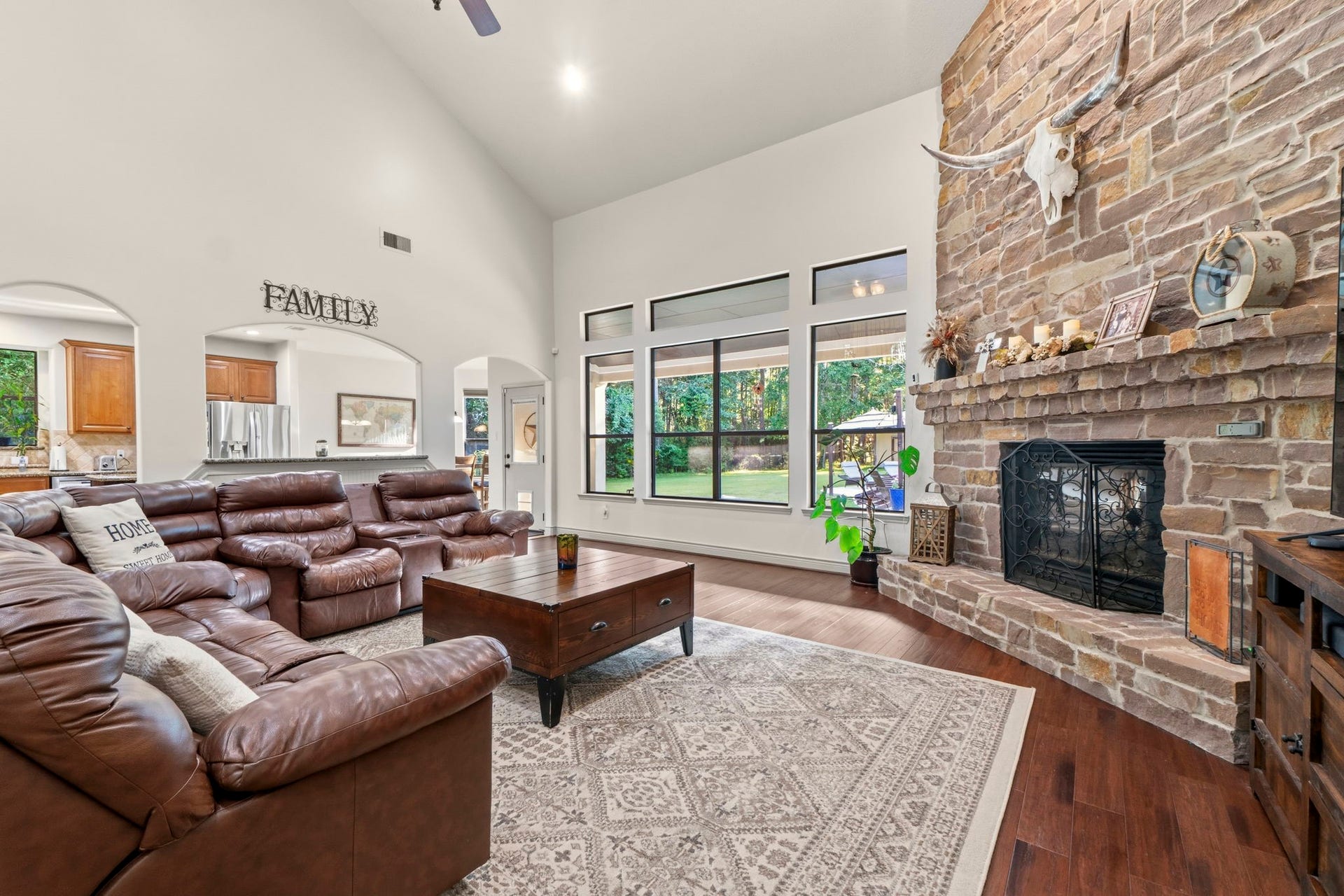 11612 Princess Ann Court, Montgomery, TX 77316 Living room is open to the kitchen-perfect for entertaining.