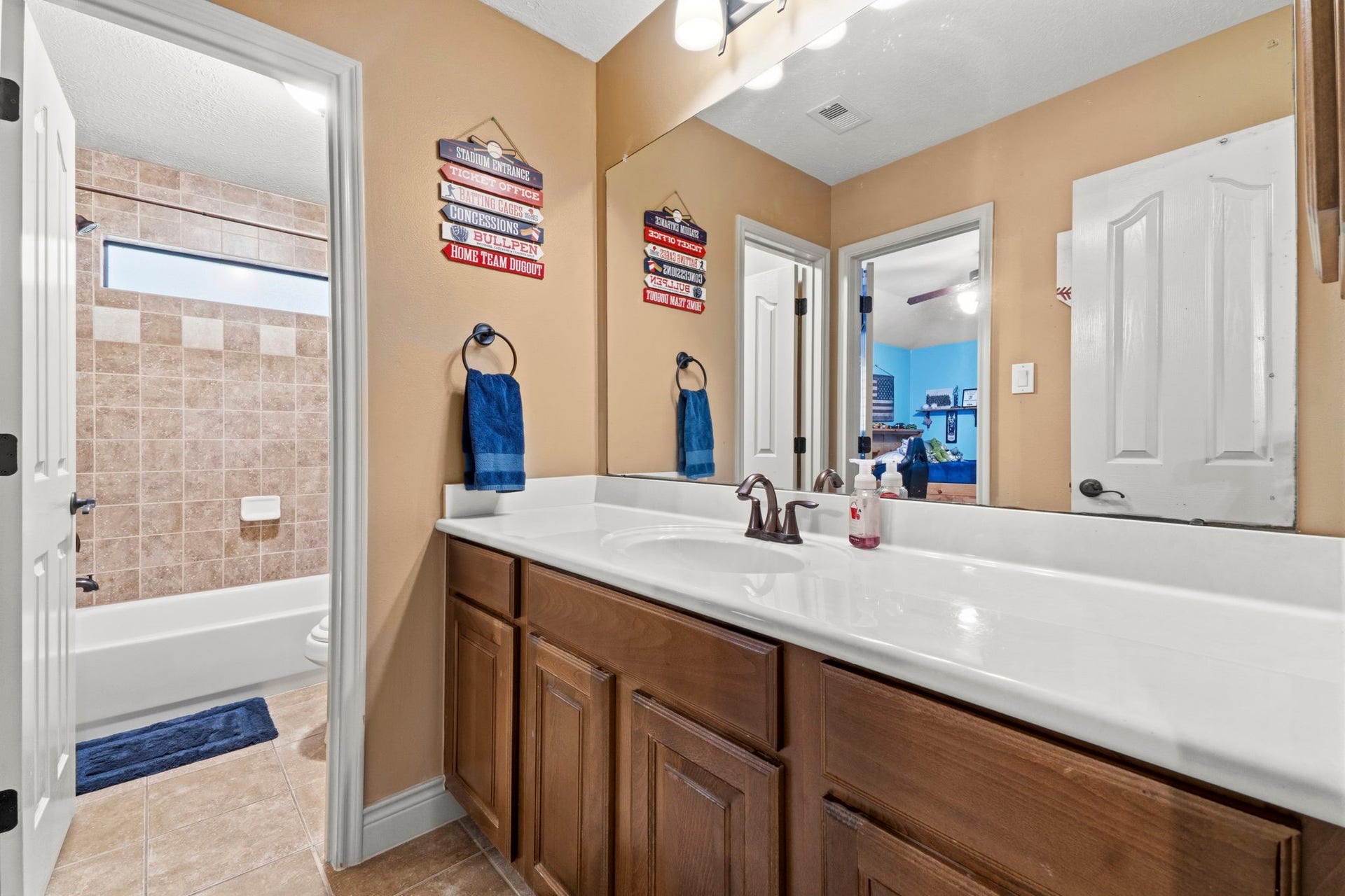 11612 Princess Ann Court, Montgomery, TX 77316 Bathroom connected to bedroom 5.