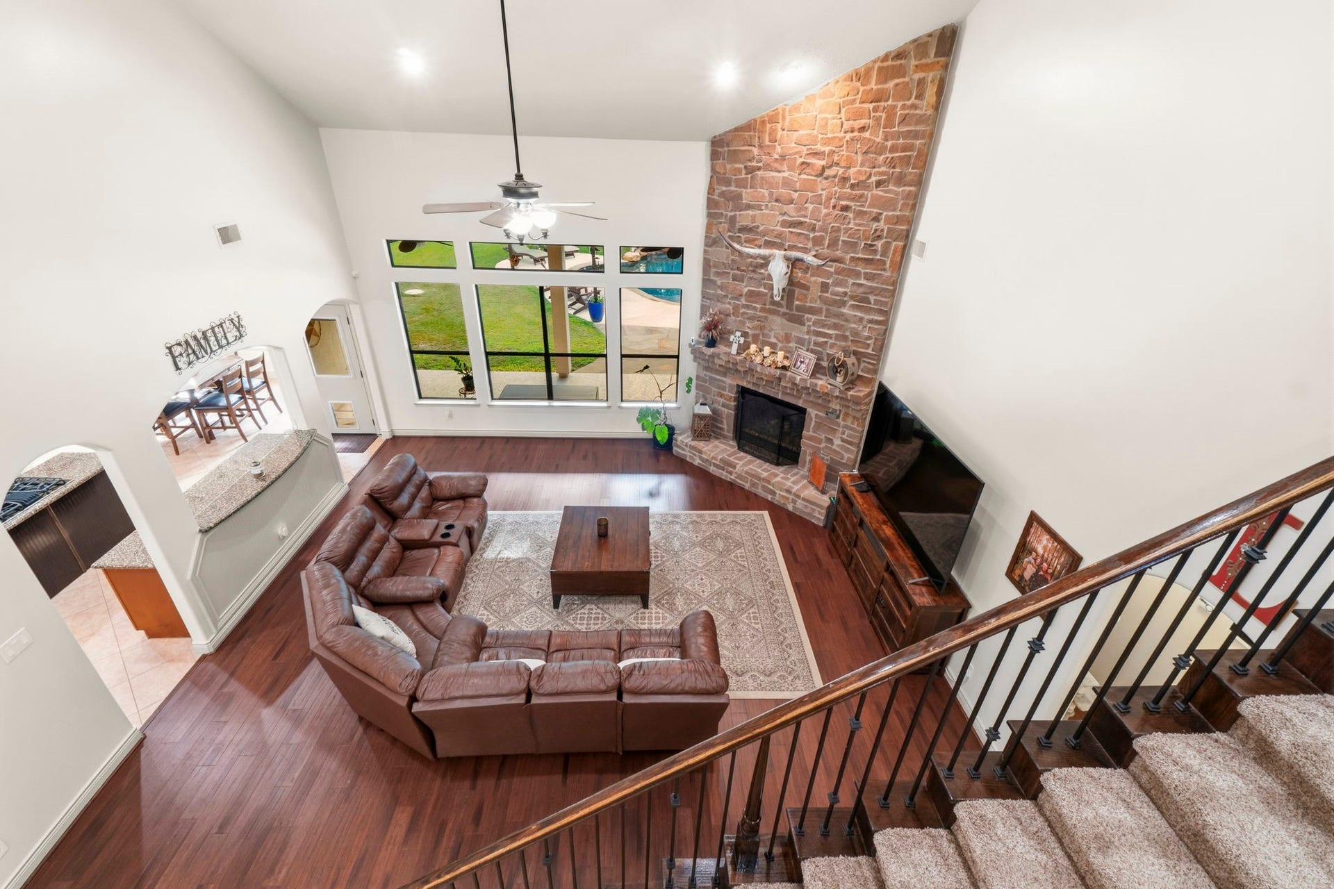 11612 Princess Ann Court, Montgomery, TX 77316 Soaring ceilings and a stunning floor-to-ceiling stone fireplace create an impressive yet inviting living space.