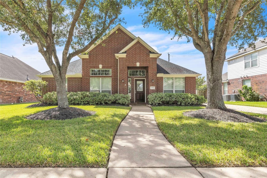 Property photo for 2714 Pebble Creek Drive, Pearland, TX