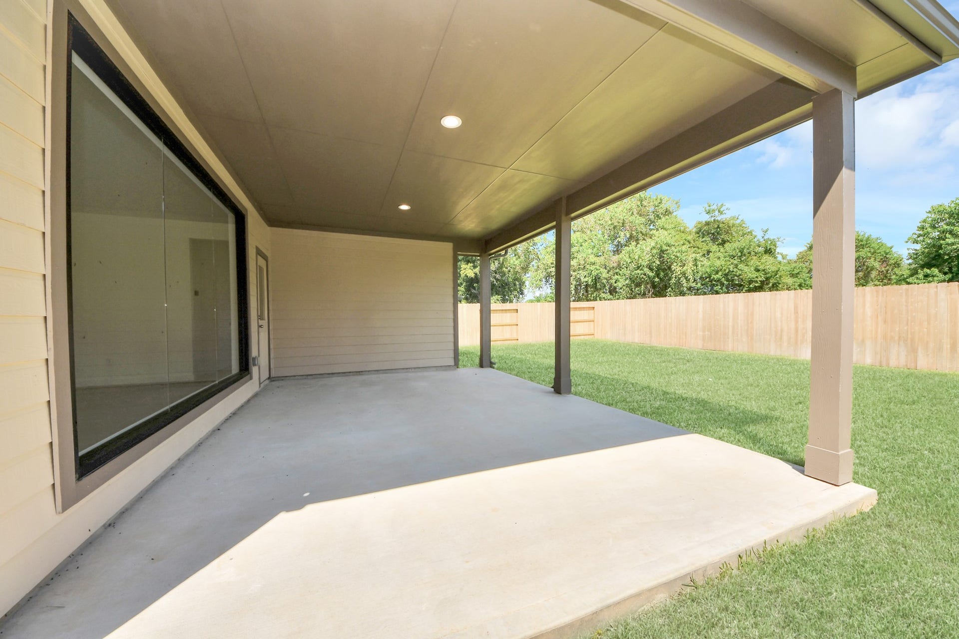 2114 Della Lakes Court, Fresno, TX 77545 Experience outdoor living at its finest on this expansive covered patio, thoughtfully designed for BBQs and delightful outdoor dining. Sample photo of completed home with similar floor plan. Actual colors and selections may vary.