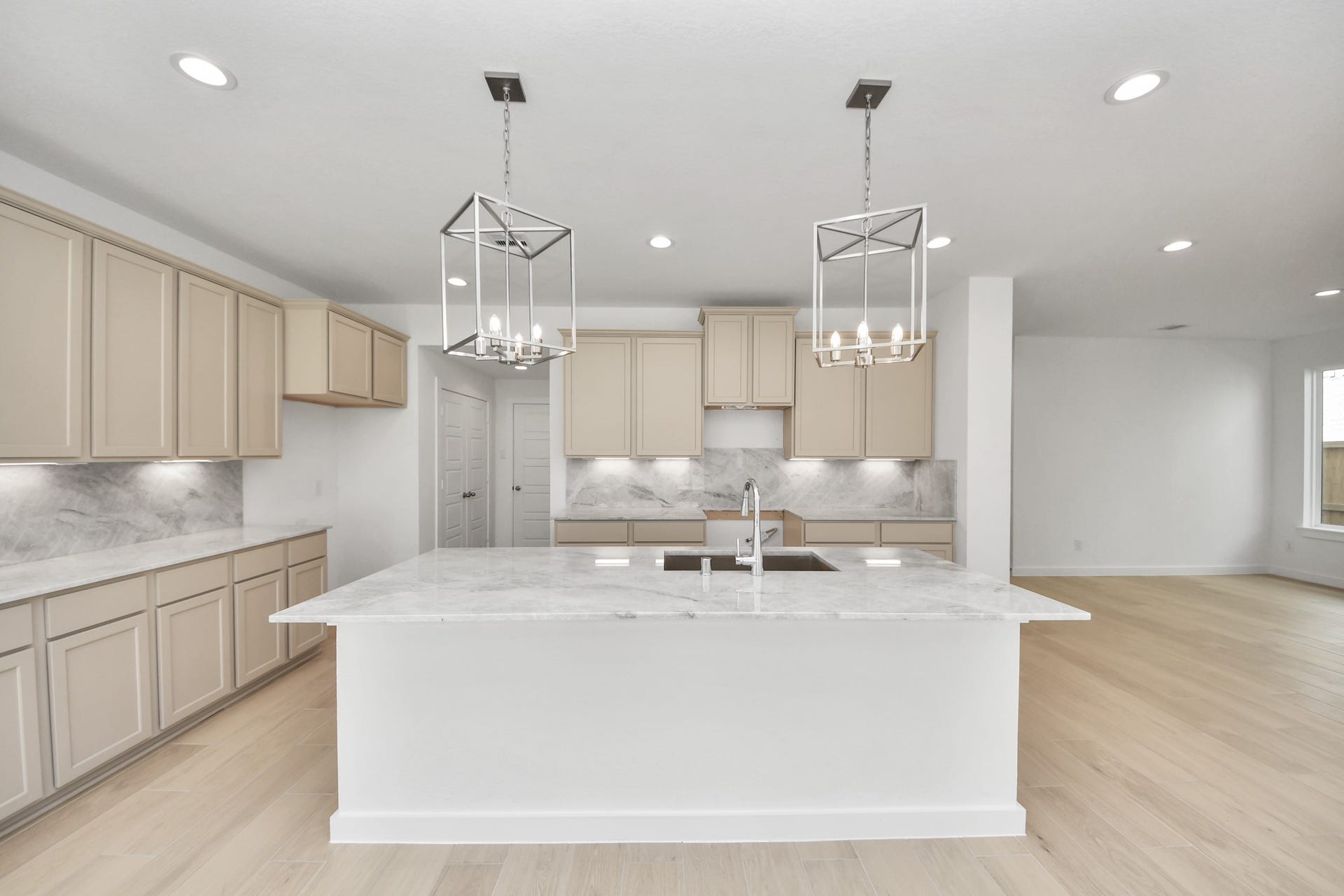 2114 Della Lakes Court, Fresno, TX 77545 All of this overlooks your expansive family room, creating a perfect space for culinary delights and family gatherings. Sample photo of completed home with similar floor plan. Actual colors and selections may vary.