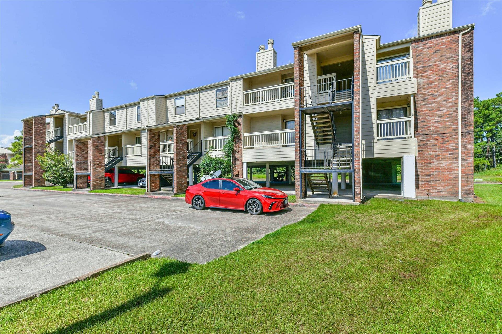 2501 Gulf Freeway, #243D, Dickinson, TX 77539 Outside view- extra parking spaces available