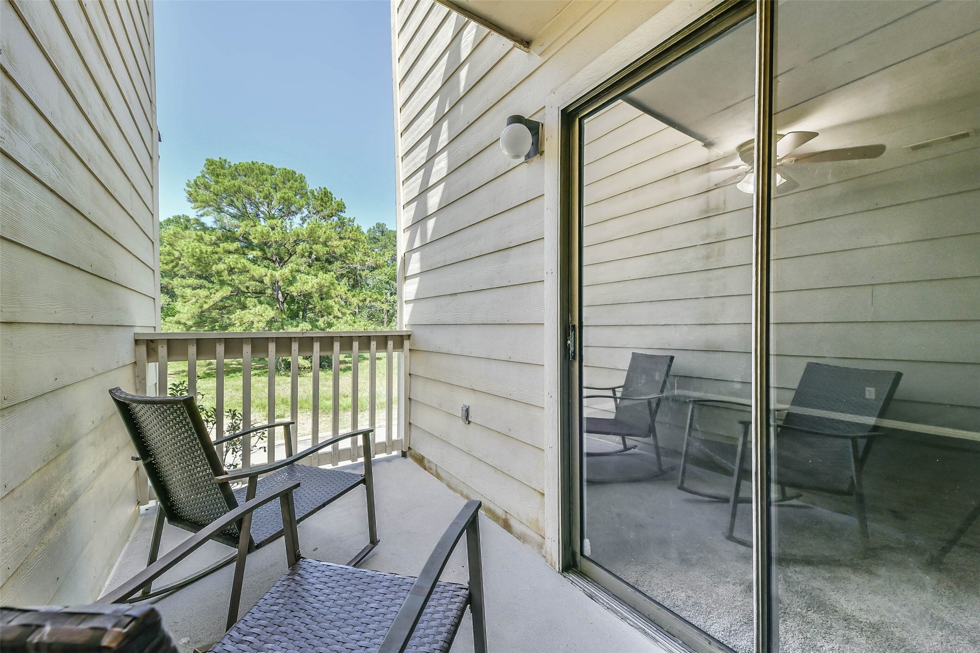 2501 Gulf Freeway, #243D, Dickinson, TX 77539 Second balcony