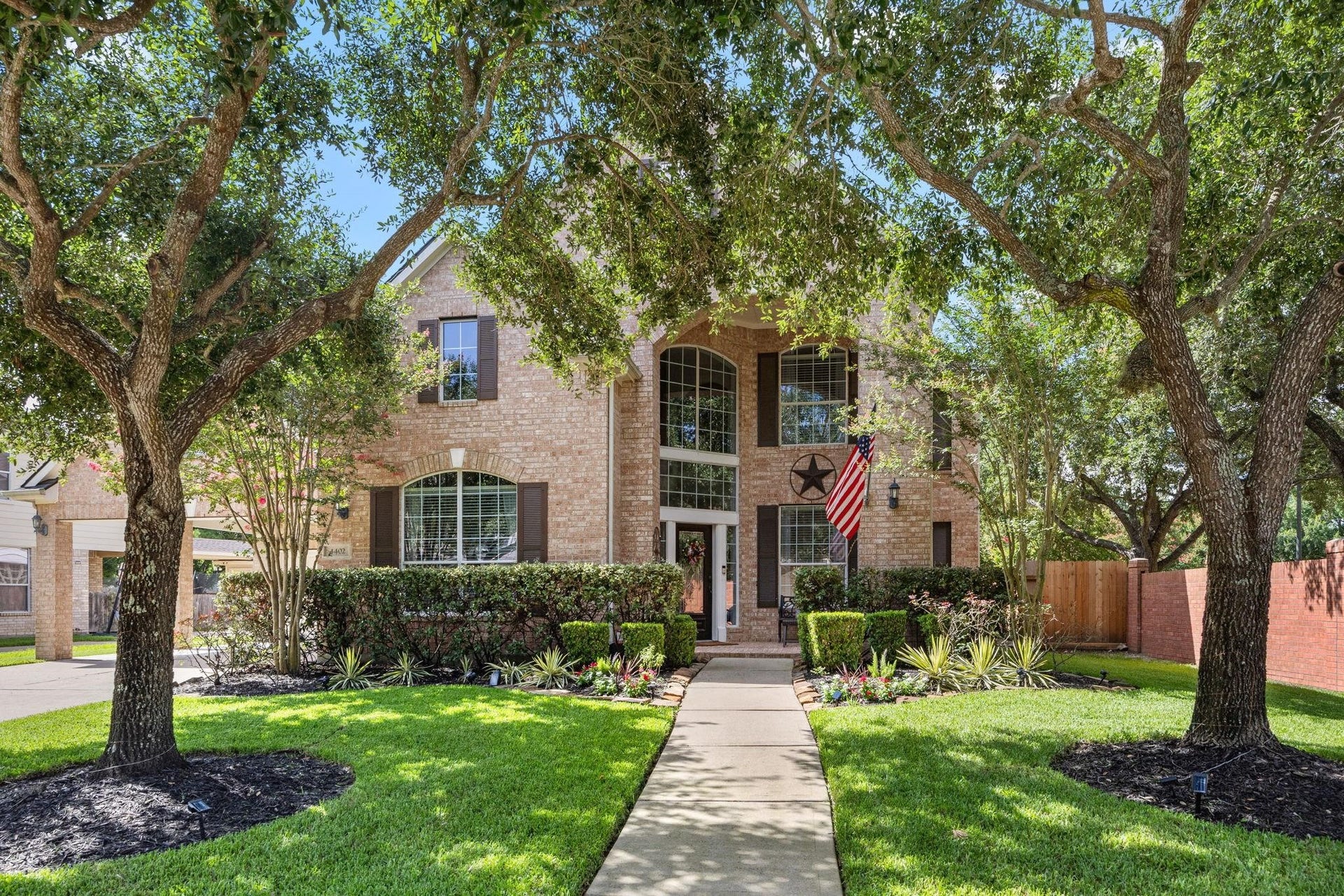 Welcome Home
to 4402 Eden Point in  Katy, Tx.  This beautifully maintained brick home in Cinco Ranch West is shaded by mature trees with manicured hedges and a charming brick porch create a warm and inviting curb appeal.