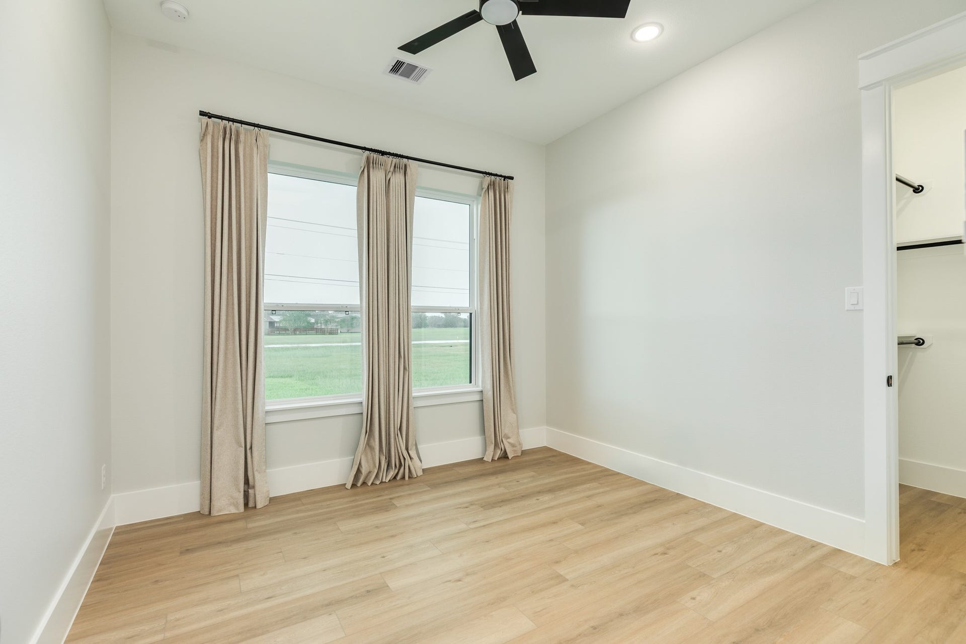 1208 Quarter Horse Trail, Angleton, TX 77515 1208 Quarter Horse Trail, Angleton, TX 77515