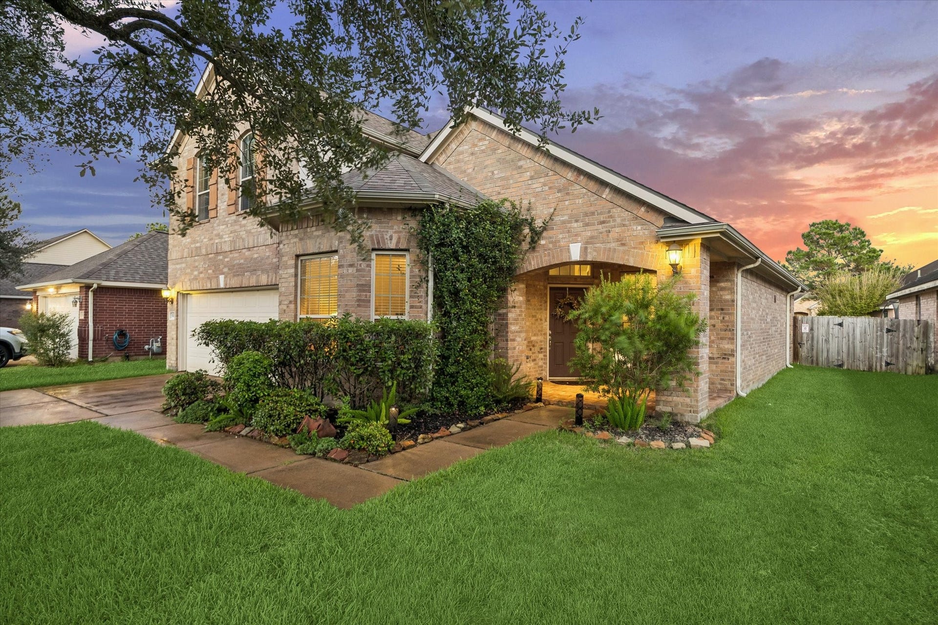5115 Redleaf Forest Lane, Katy, TX 77494 Ideally located in the desirable Cinco West at Seven Meadows community, this home offers convenient access to shopping, dining, parks, and major roadways. Zoned to highly acclaimed Katy ISD schools, including the sought-after Seven Lakes High School, this location combines everyday convenience with access to some of Katy's most desirable amenities.