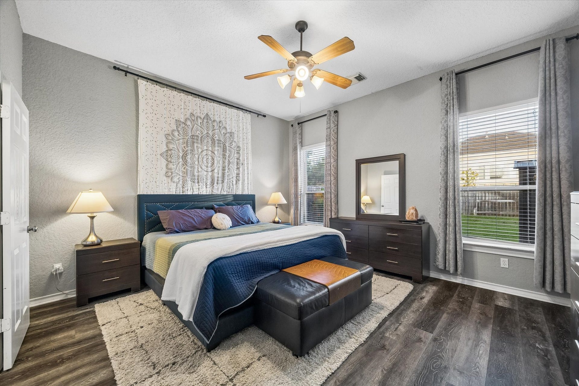 5115 Redleaf Forest Lane, Katy, TX 77494 The spacious first-floor primary suite features high ceilings, large windows that bring in plenty of natural light, and ample room for a king-sized bed and additional furnishings. A comfortable, private retreat tucked away from the main living areas.
