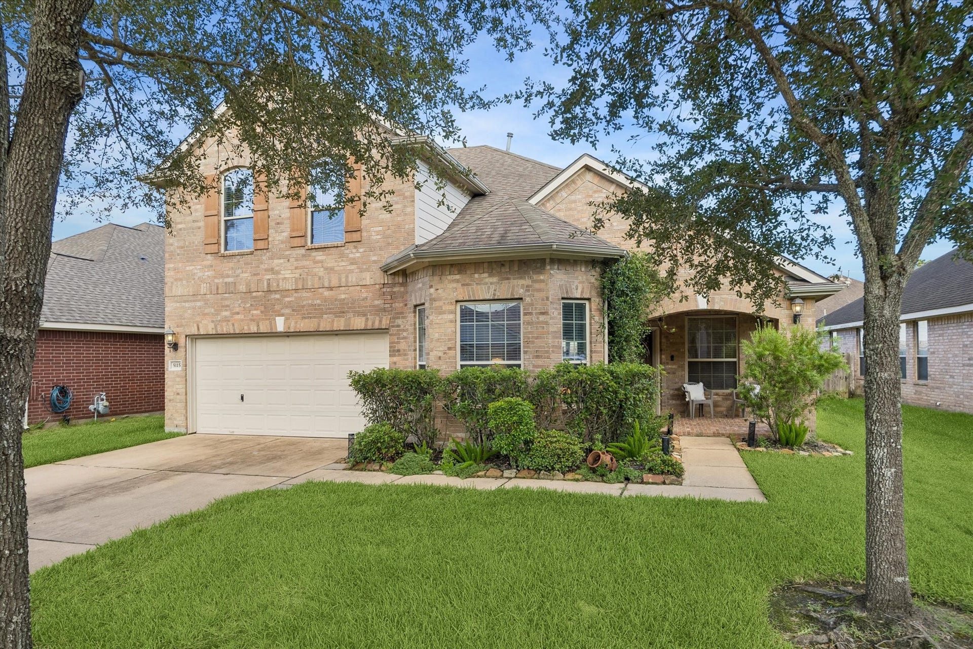 5115 Redleaf Forest Lane, Katy, TX 77494 Homes like this don't come available often in Cinco West at Seven Meadows! With its spacious layout, desirable location, and access to highly acclaimed Katy ISD schools, this is a wonderful opportunity to own in one of Katy's most sought-after communities. Don't miss your chance to make it yours!