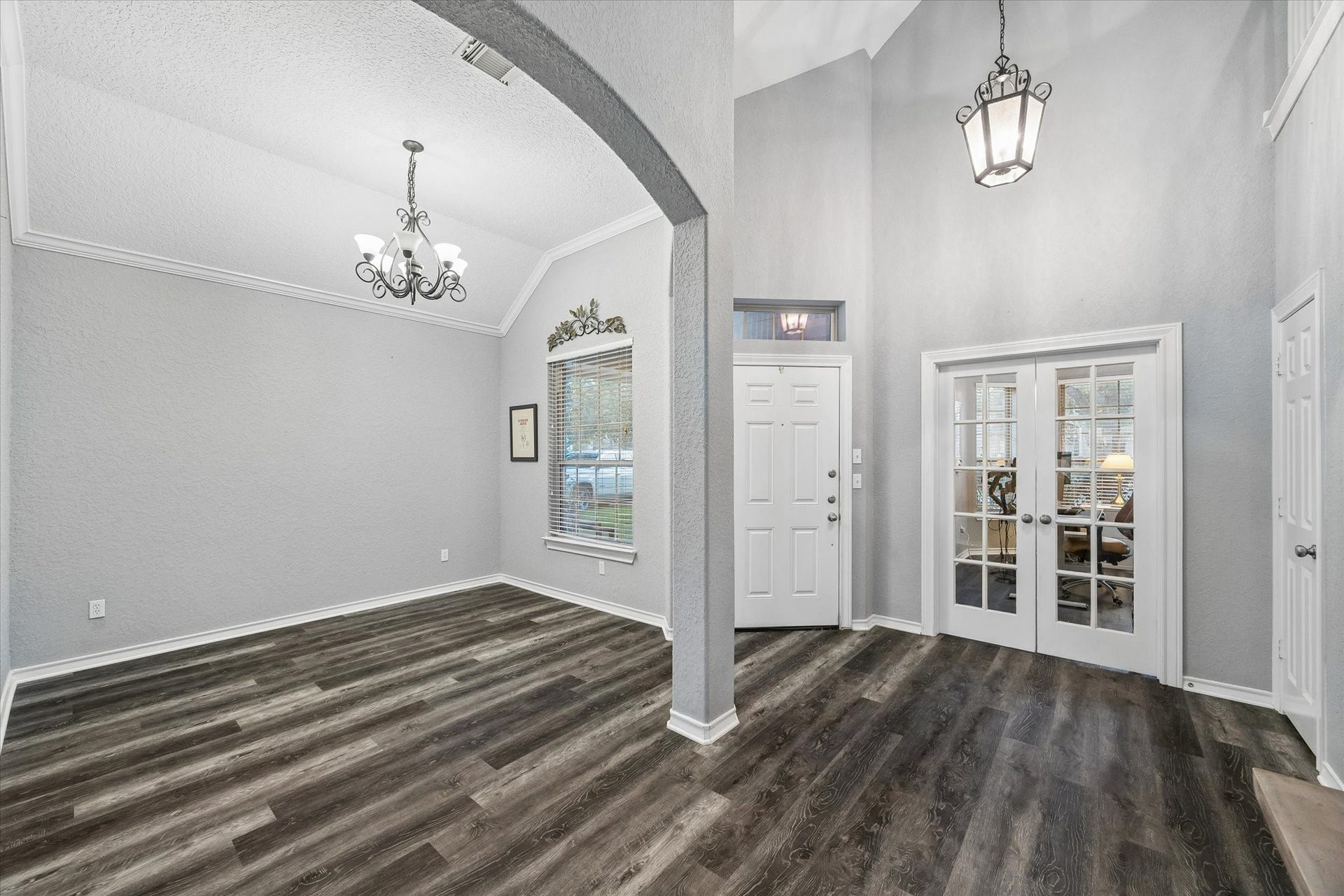 5115 Redleaf Forest Lane, Katy, TX 77494 The elegant formal dining room welcomes you with a beautiful arched entry, crown molding, a decorative chandelier, and a large window overlooking the front porch and yard.
