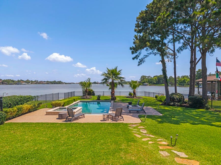 Property photo for 217 Lakeshore Circle, Seabrook, TX