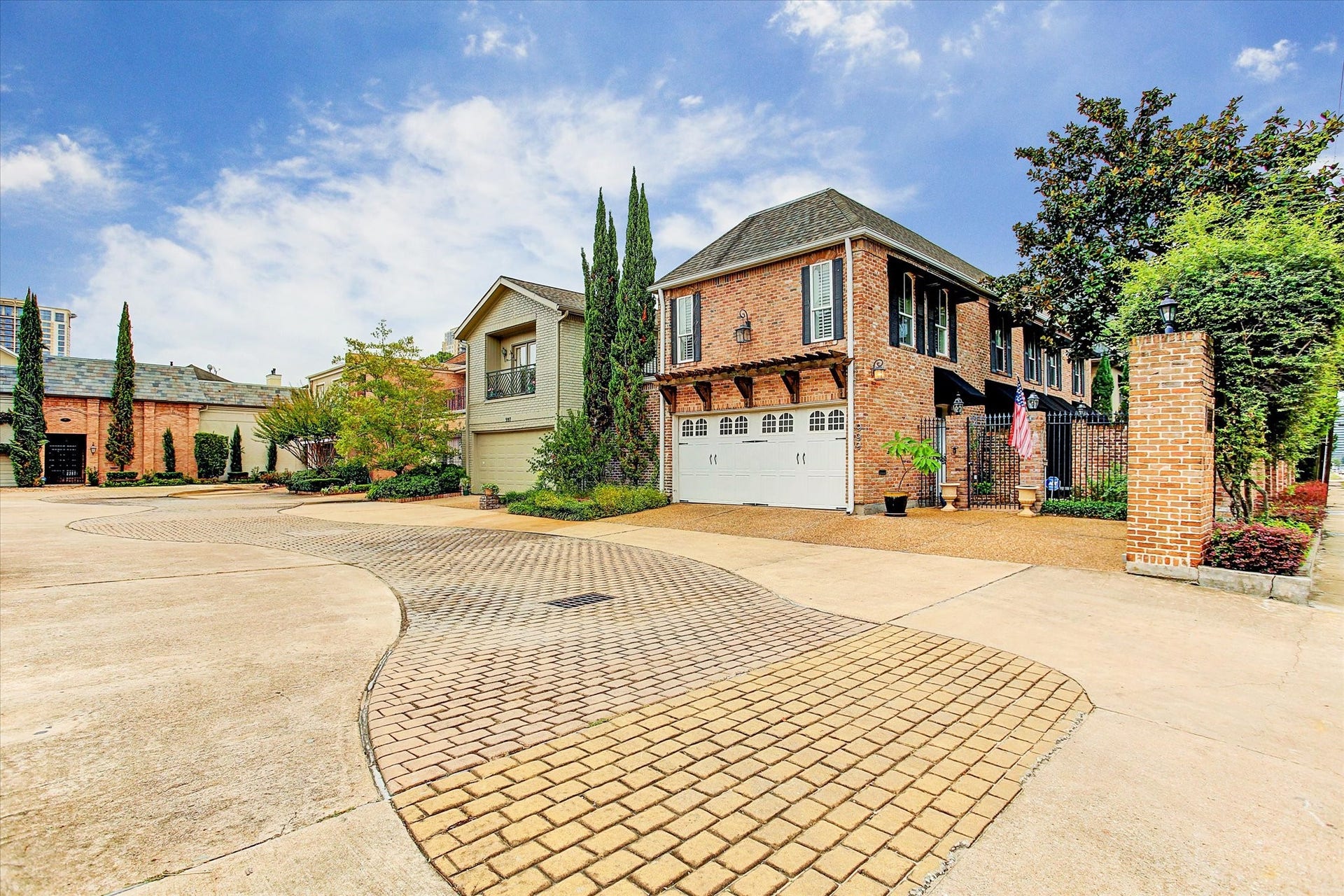 If you treasure location and privacy and are looking to inject some SEXY into your life, 991 S. Post Oak Ln is meant to be your next home!