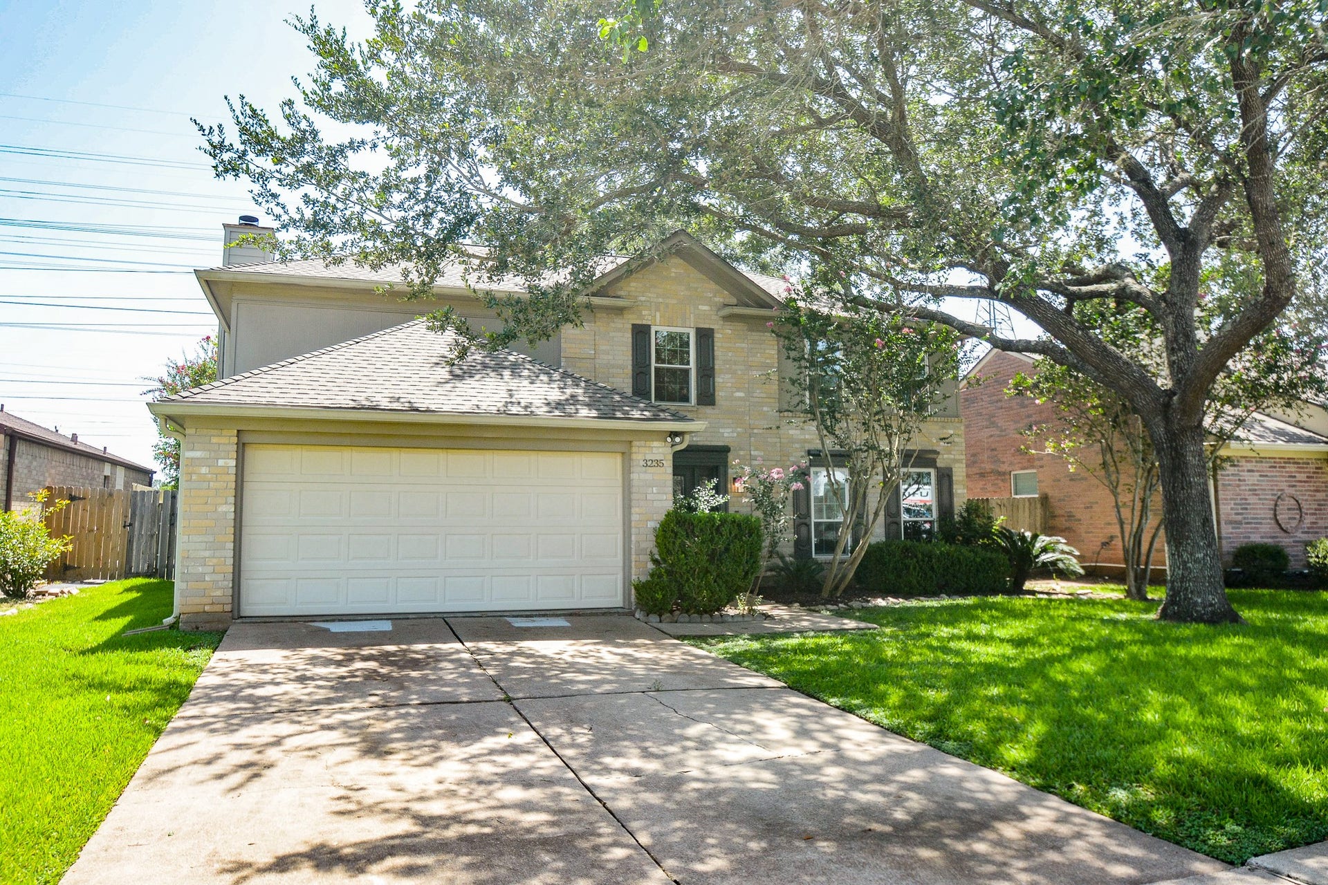 3235 E Rangecrest Place, Sugar Land, TX 77479 Beautiful curb appeal on this Settlers Grove home