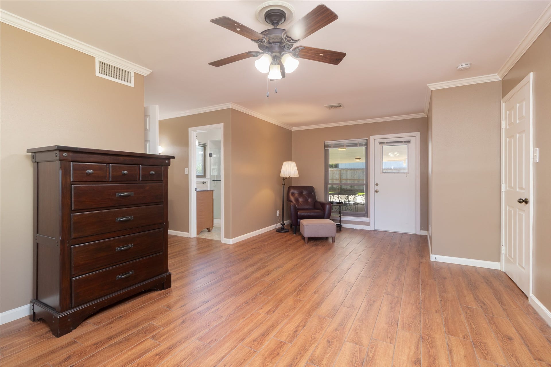 8919 Manhattan Drive, Houston, TX 77096 Another view of the generously sized primary suite and its abundant floor space.