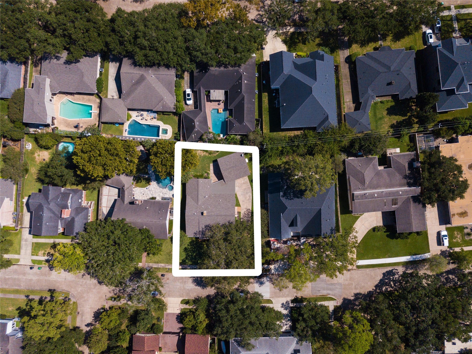 8919 Manhattan Drive, Houston, TX 77096 Aerial view highlights the homes footprint, oversized lot and established Meyerland surroundings.