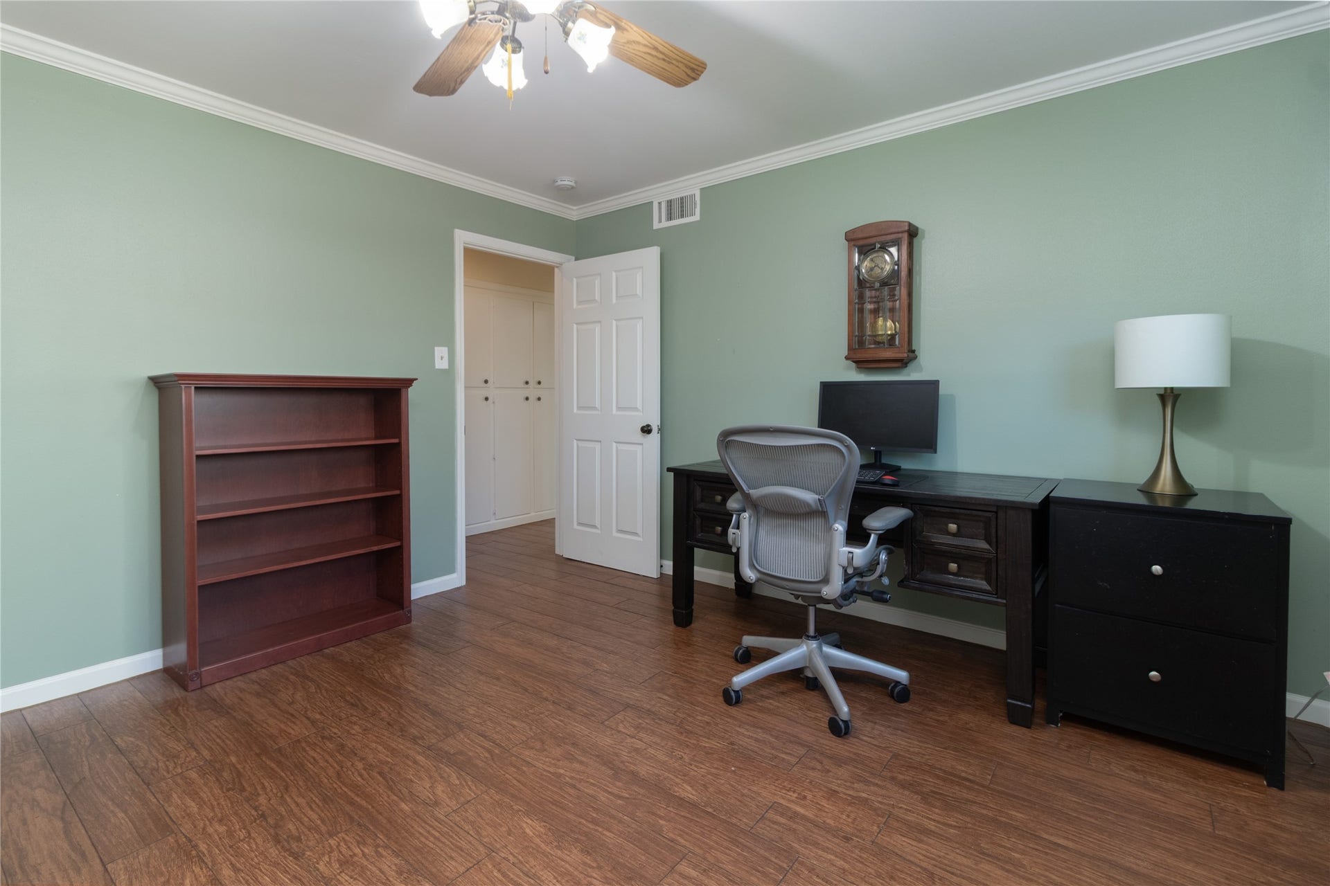 8919 Manhattan Drive, Houston, TX 77096 Another view of the home office/bedroom demonstrates its generous size and versatility.
