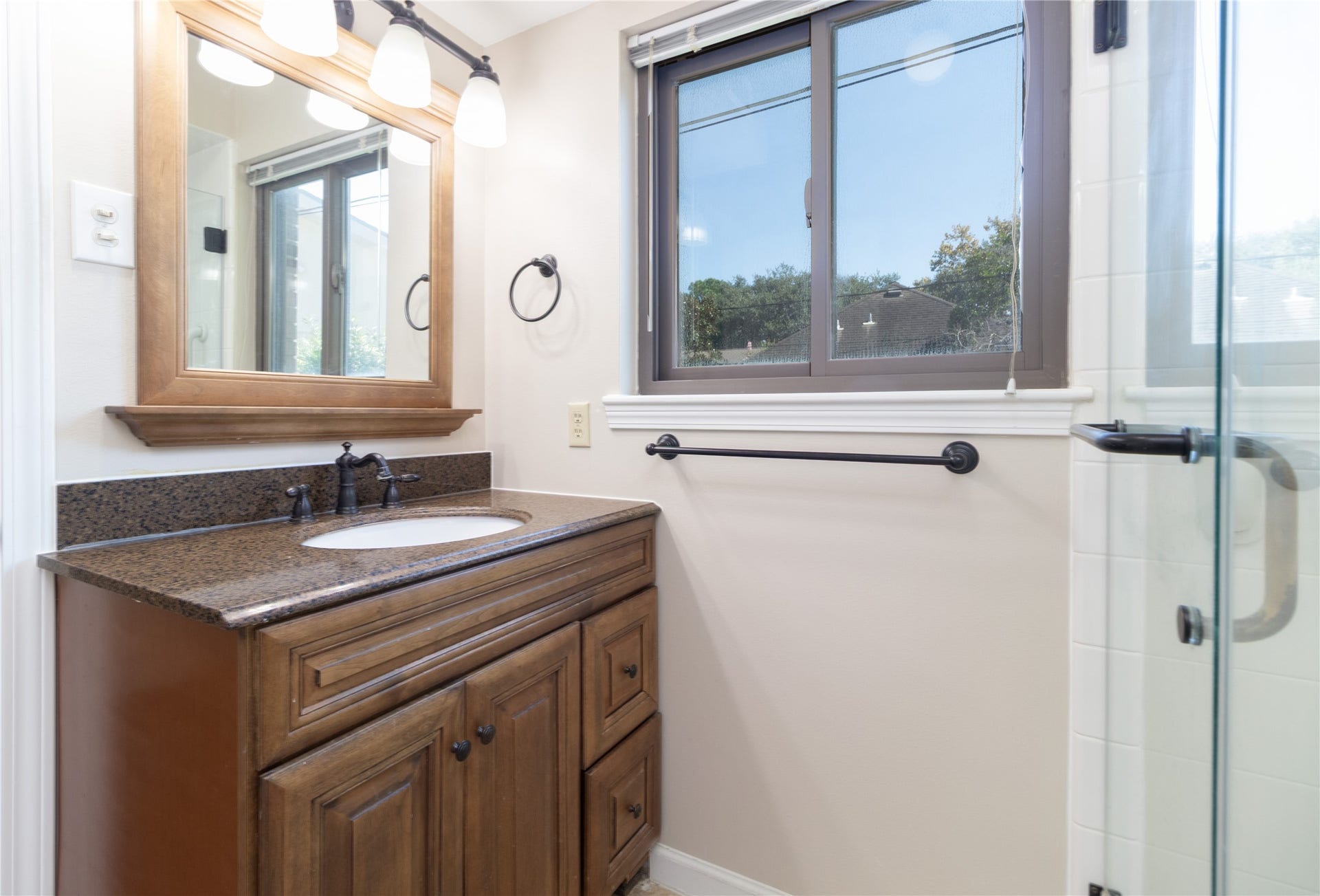 8919 Manhattan Drive, Houston, TX 77096 8919 Manhattan Drive, Houston, TX 77096