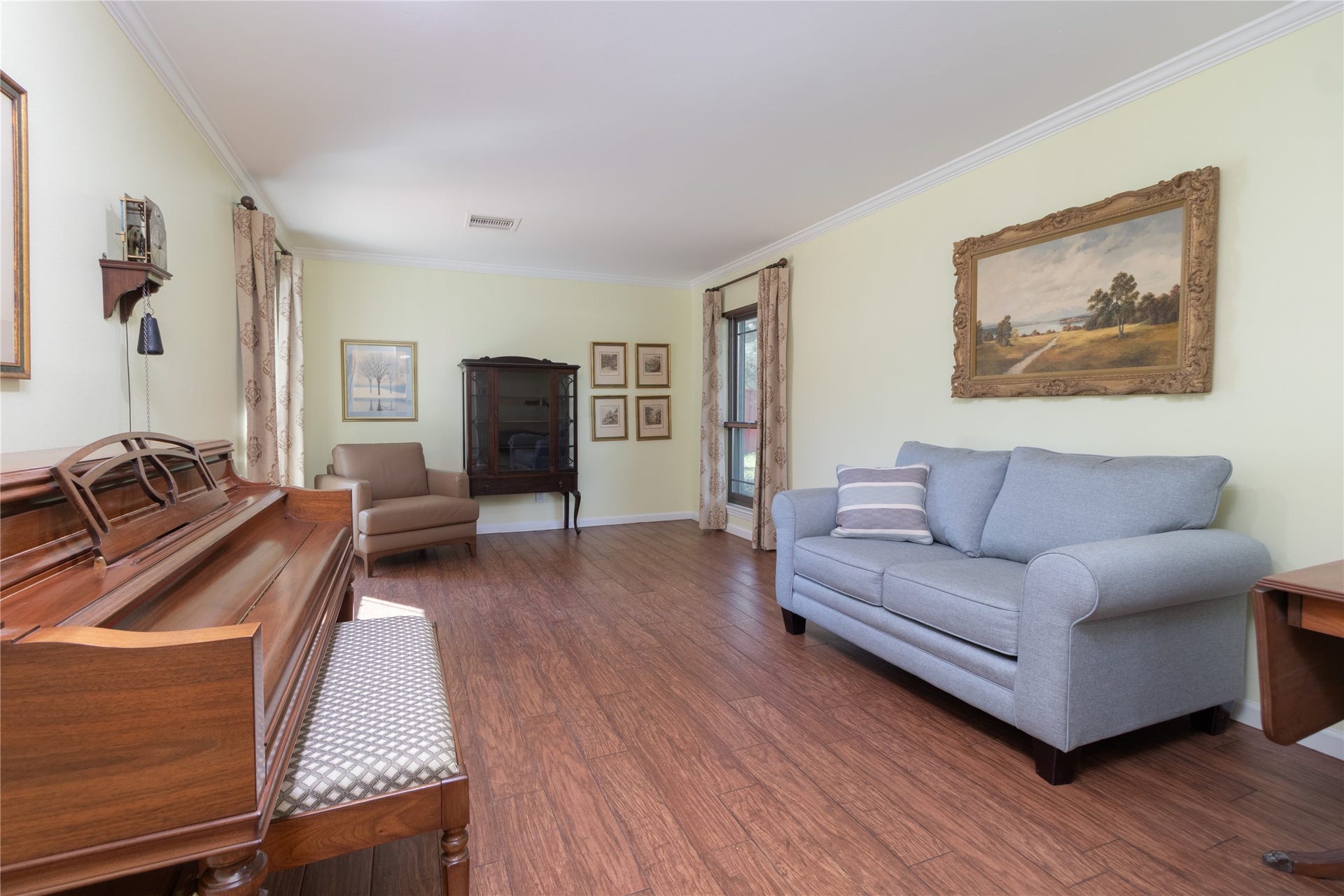 8919 Manhattan Drive, Houston, TX 77096 Flexible front living room offers additional space for conversation, music, reading or entertaining.