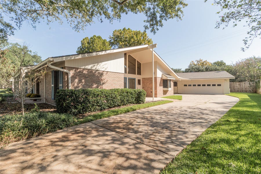 Property photo for 8919 Manhattan Drive, Houston, TX