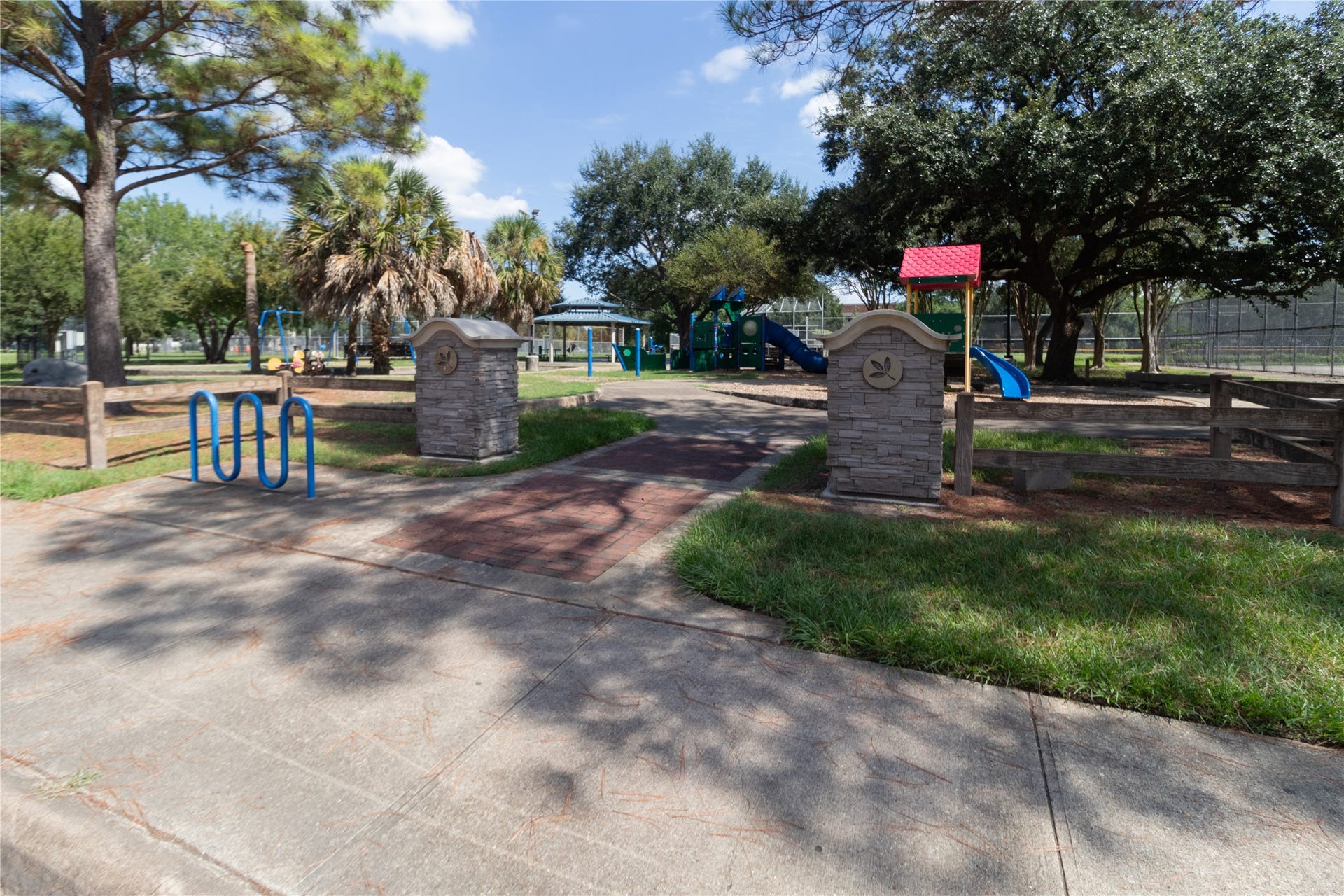 8919 Manhattan Drive, Houston, TX 77096 8919 Manhattan Drive, Houston, TX 77096