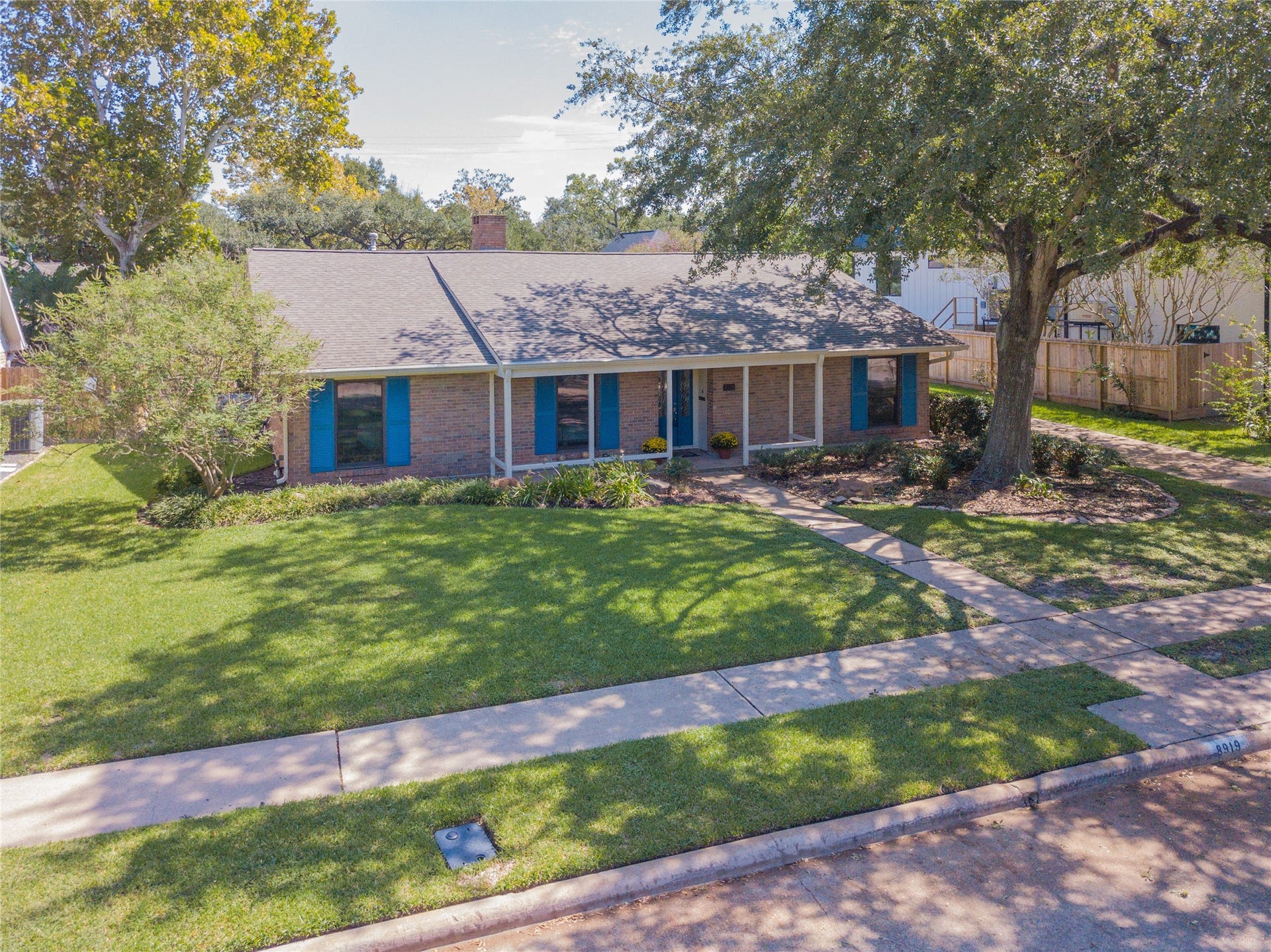 8919 Manhattan Drive, Houston, TX 77096 Welcome to 8919 Manhattan Drive, a one-story Meyerland home on an oversized lot shaded by mature trees