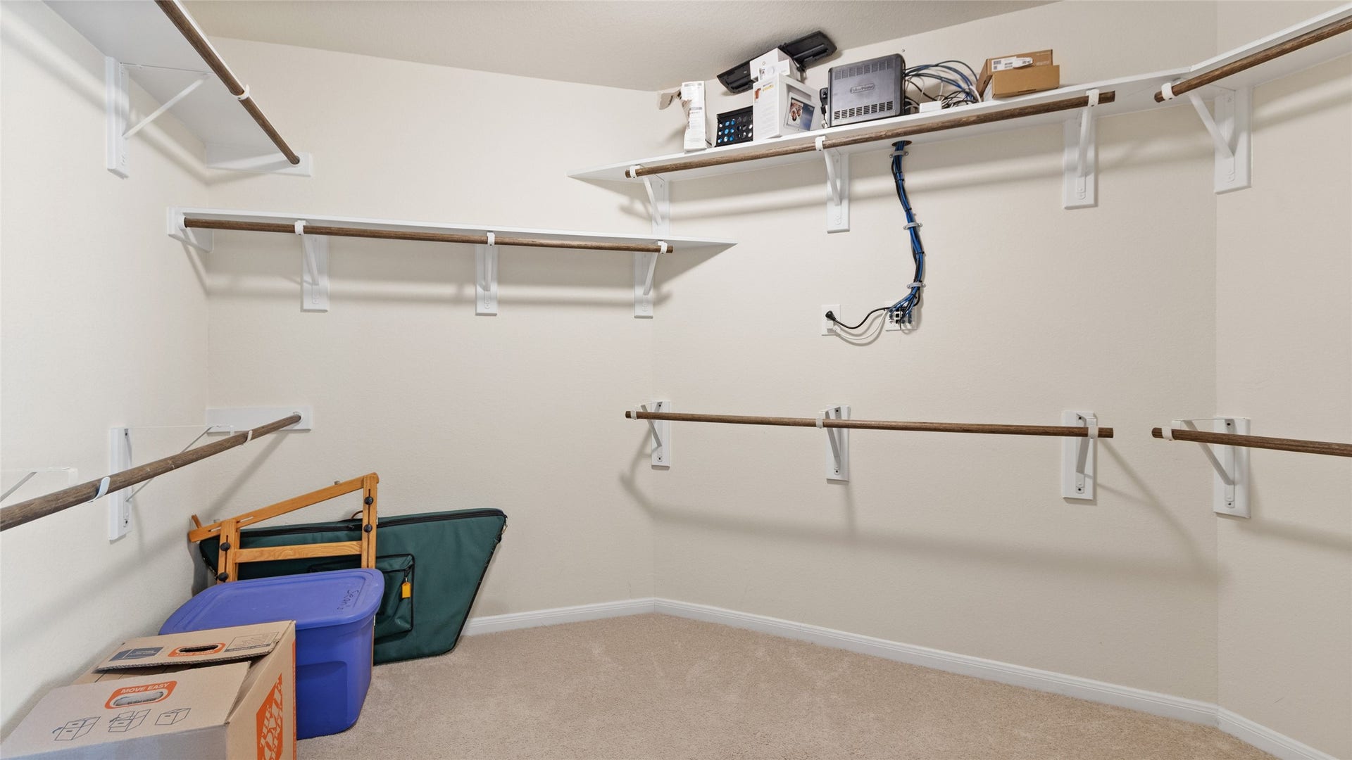 1668 Maggie Trail Drive, Alvin, TX 77511 Double Sinks, Soaking Tub & Separate Shower