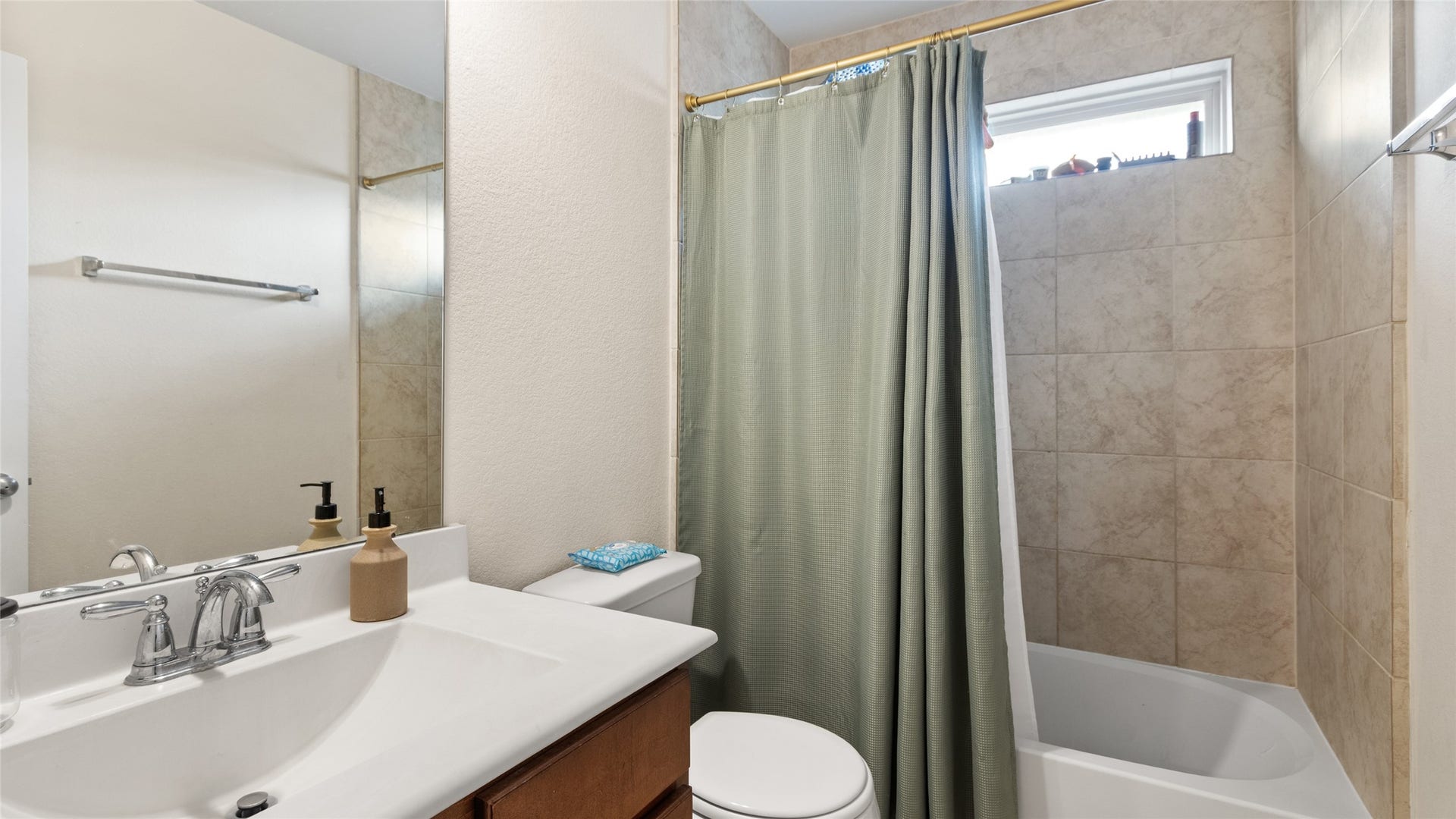 1668 Maggie Trail Drive, Alvin, TX 77511 1668 Maggie Trail Drive, Alvin, TX 77511