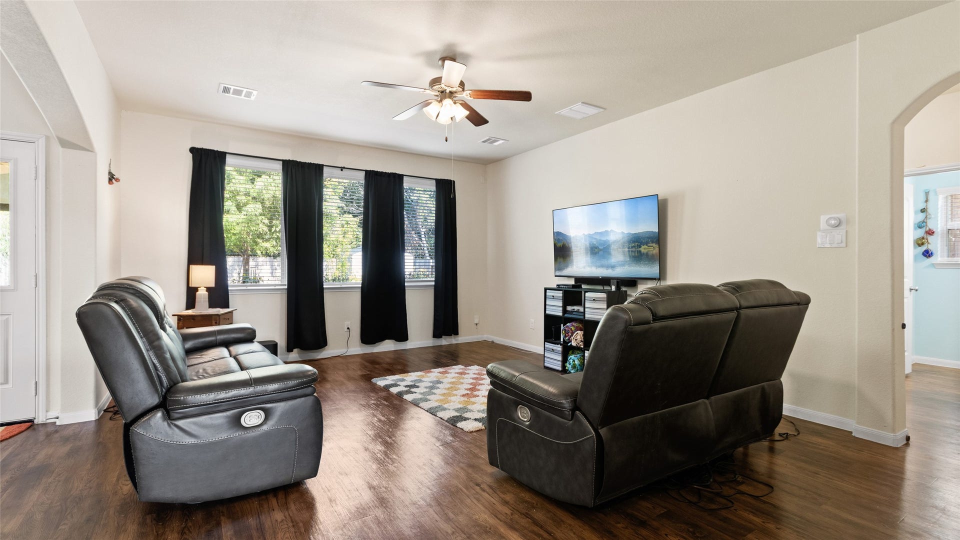 1668 Maggie Trail Drive, Alvin, TX 77511 Family Room