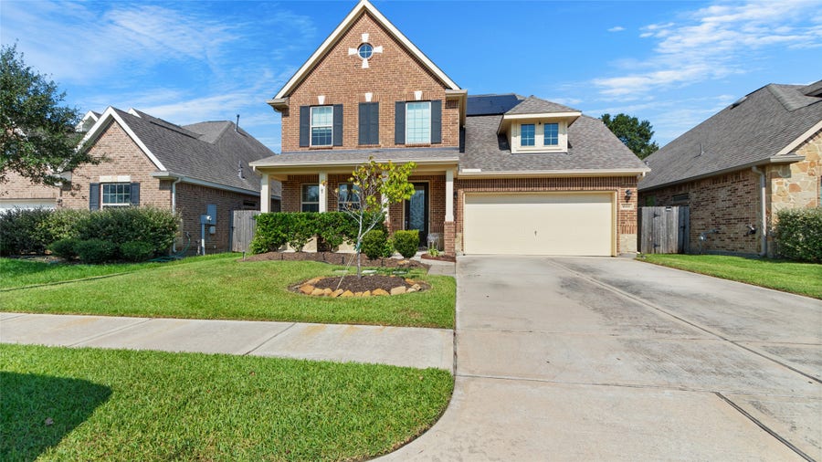 Property photo for 1668 Maggie Trail Drive, Alvin, TX