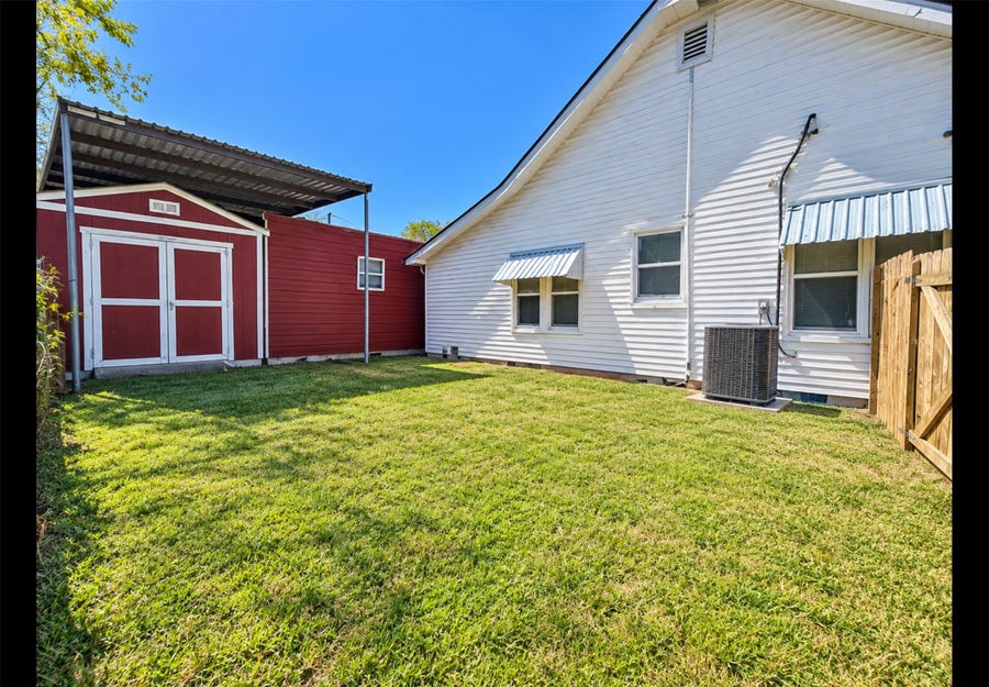 Property photo for 516 N Shirley Street, Alvin, TX