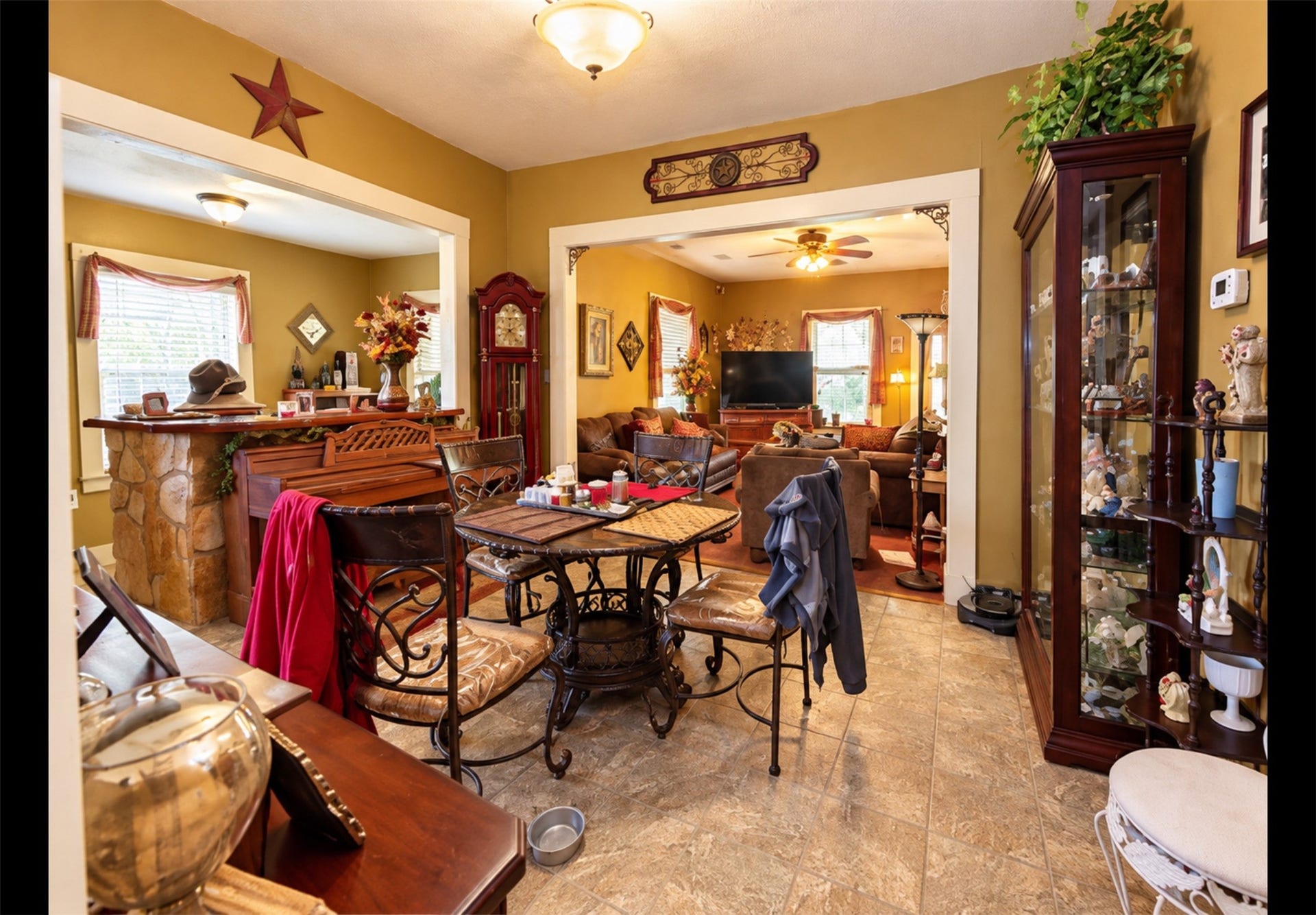 516 N Shirley Street, Alvin, TX 77511 516 N Shirley Street, Alvin, TX 77511