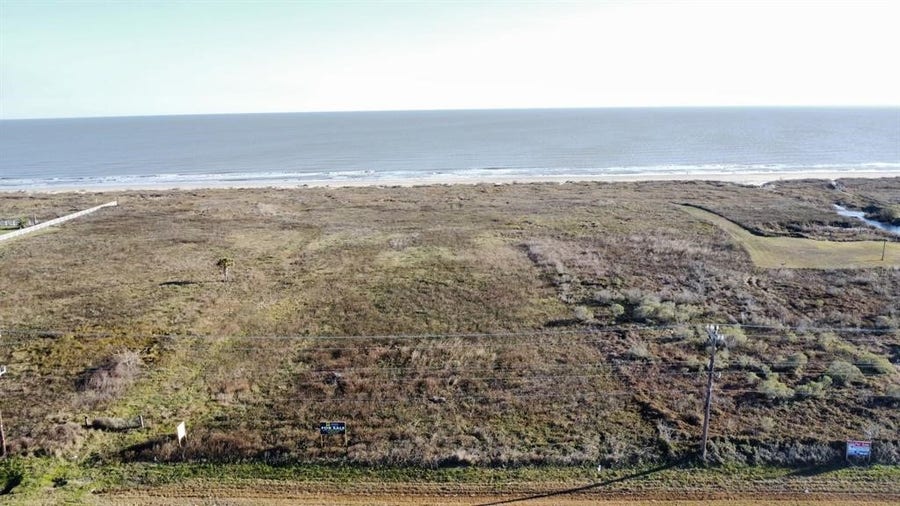 Property photo for 952 Steinhagen Drive, Gilchrist, TX