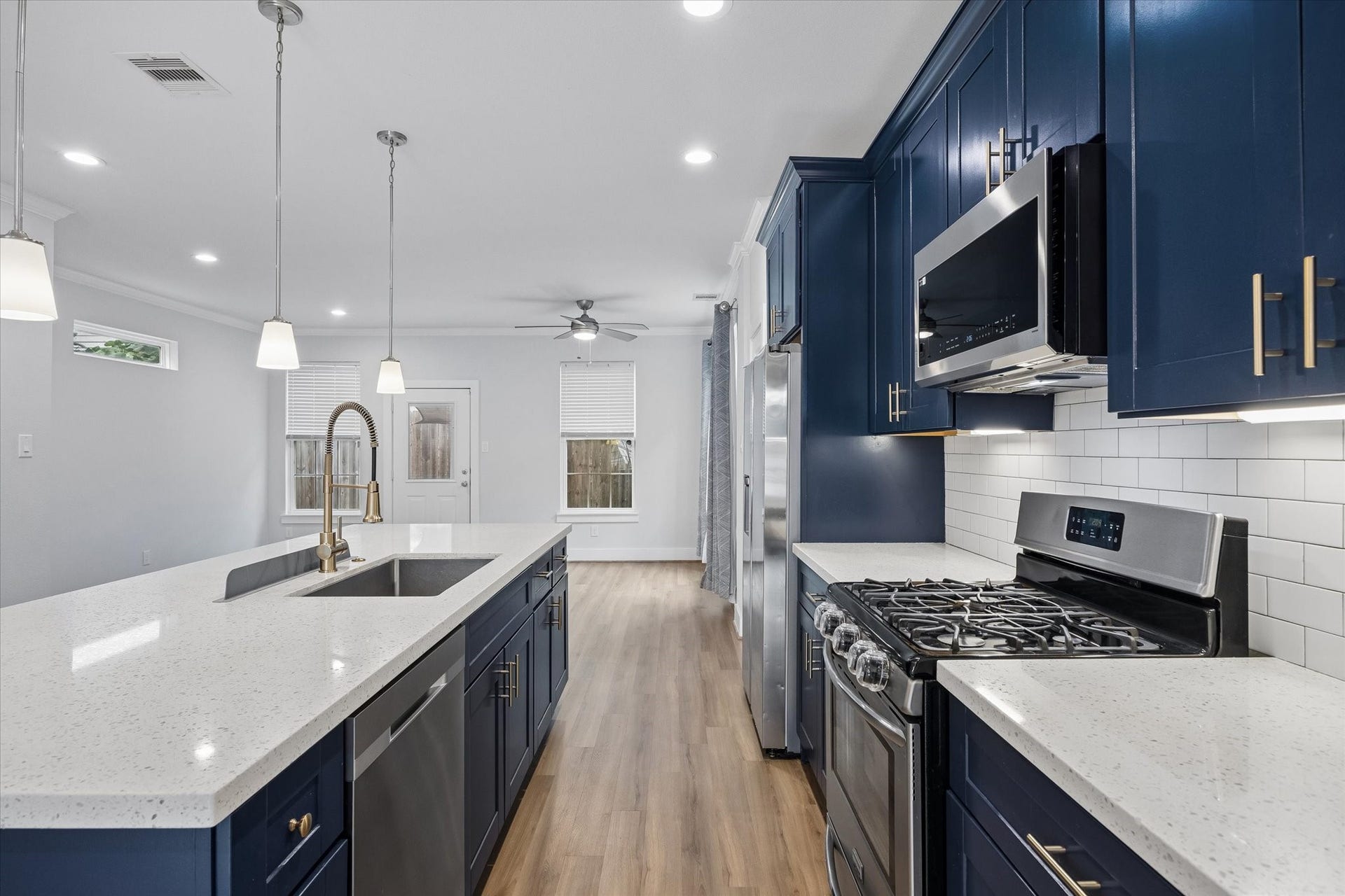 761 E 33rd Street, Houston, TX 77022 761 E 33rd Street, Houston, TX 77022