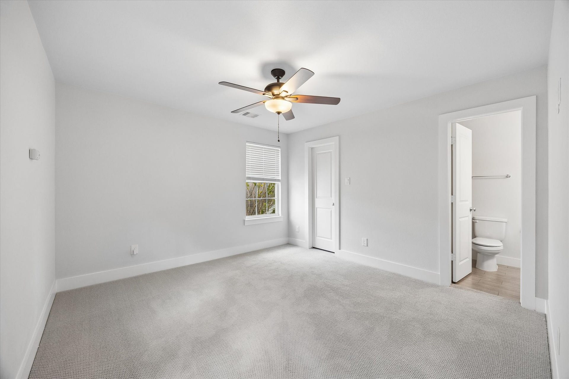 761 E 33rd Street, Houston, TX 77022 761 E 33rd Street, Houston, TX 77022