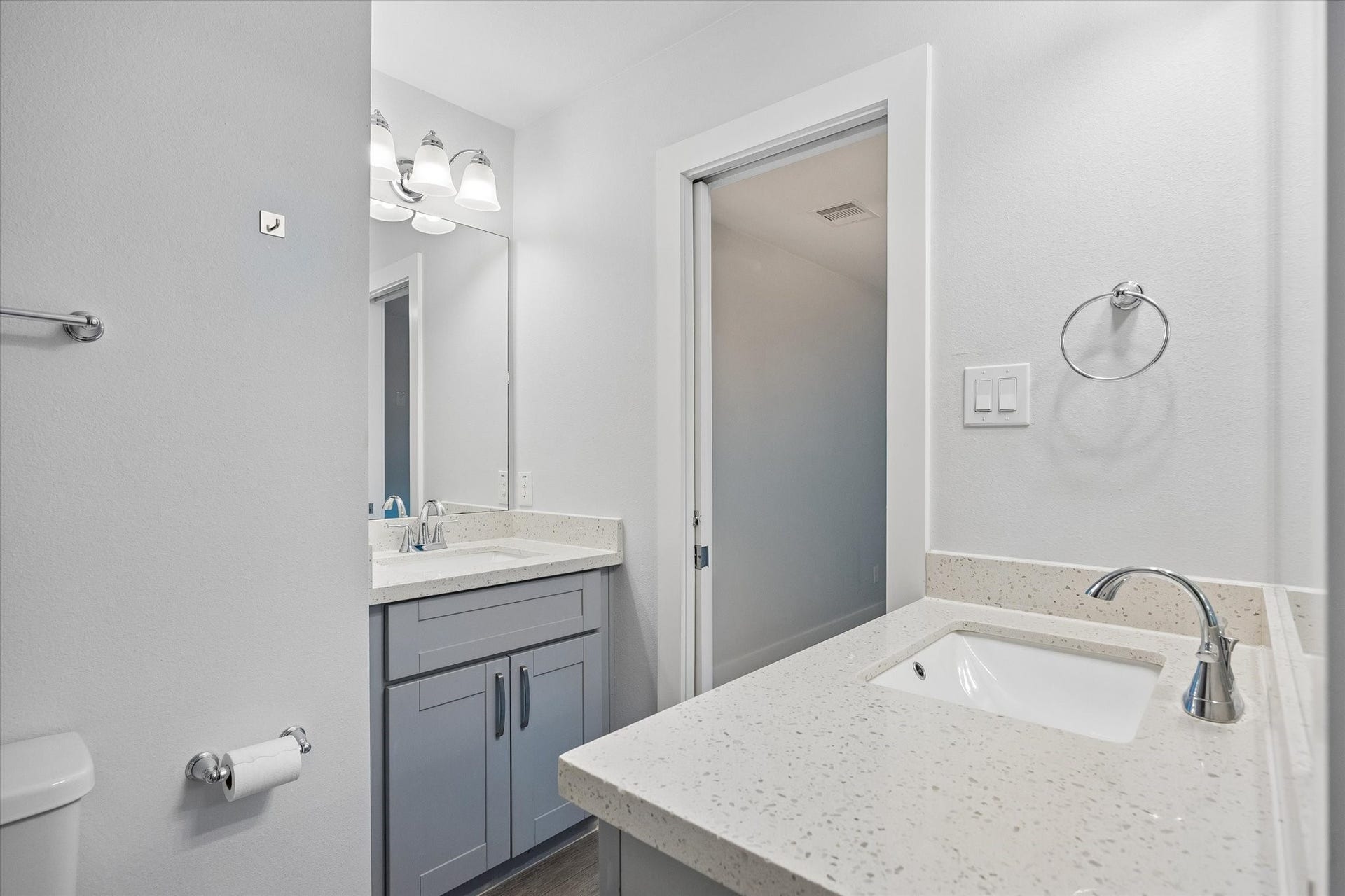 761 E 33rd Street, Houston, TX 77022 761 E 33rd Street, Houston, TX 77022