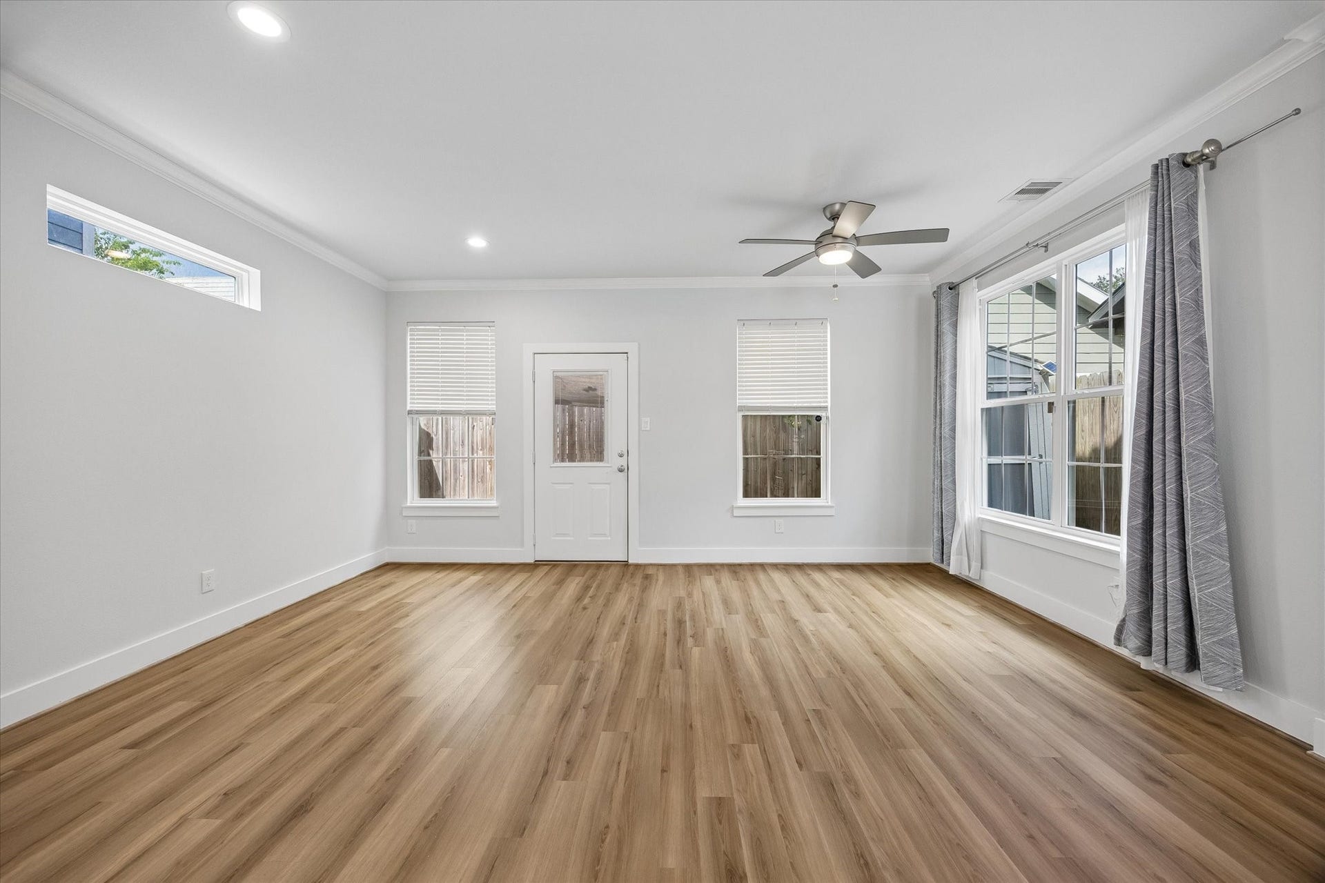 761 E 33rd Street, Houston, TX 77022 761 E 33rd Street, Houston, TX 77022