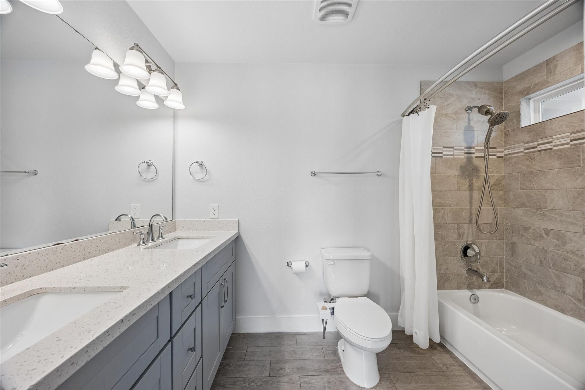 761 E 33rd Street, Houston, TX 77022 761 E 33rd Street, Houston, TX 77022